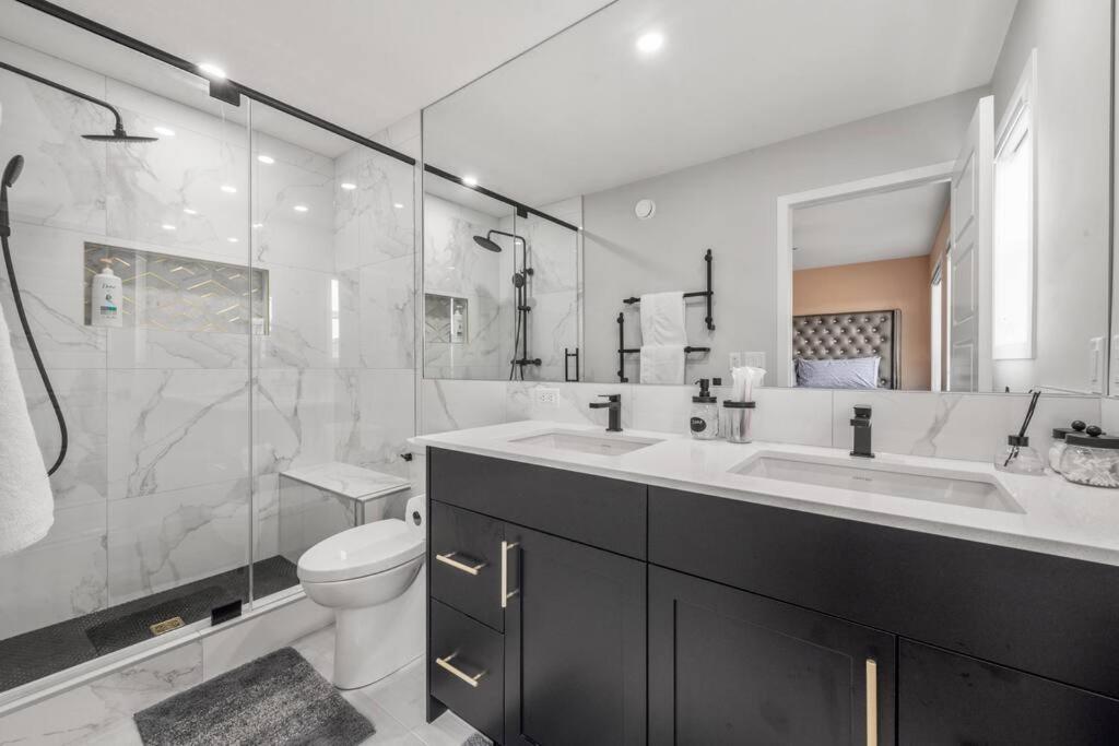 Near Airport! Luxury & Comfortable 3-Bed House