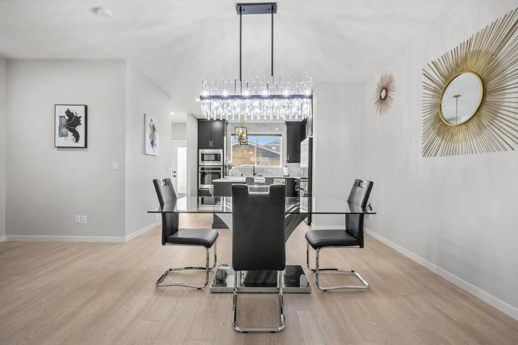 Near Airport! Luxury & Comfortable 3-Bed House