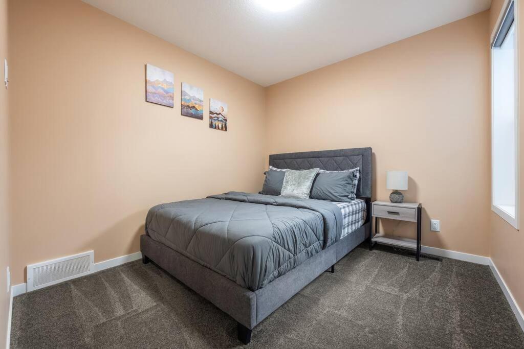 Near Airport! Luxury & Comfortable 3-Bed House