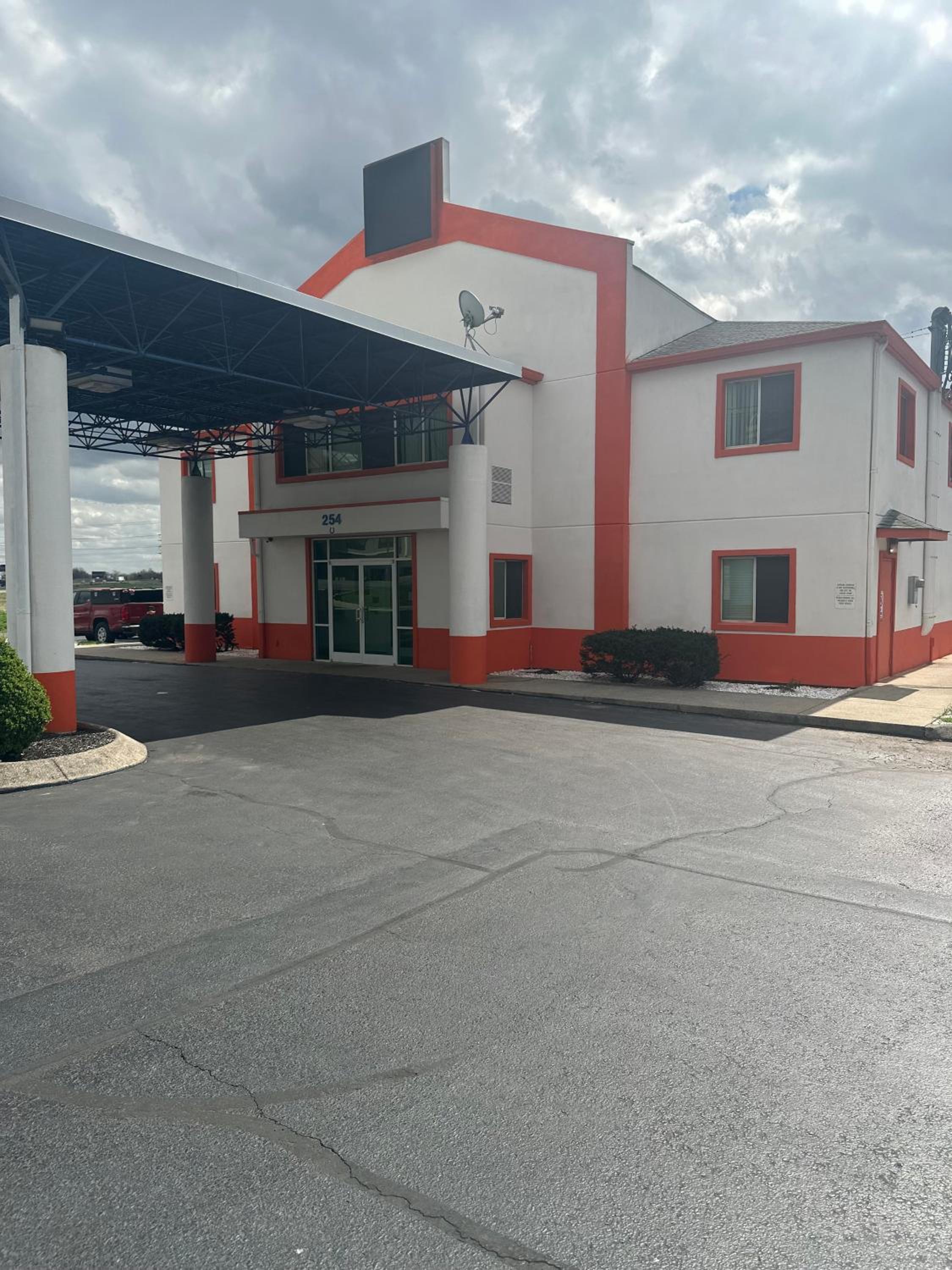 Howard Johnson by Wyndham Clarksville Tennessee