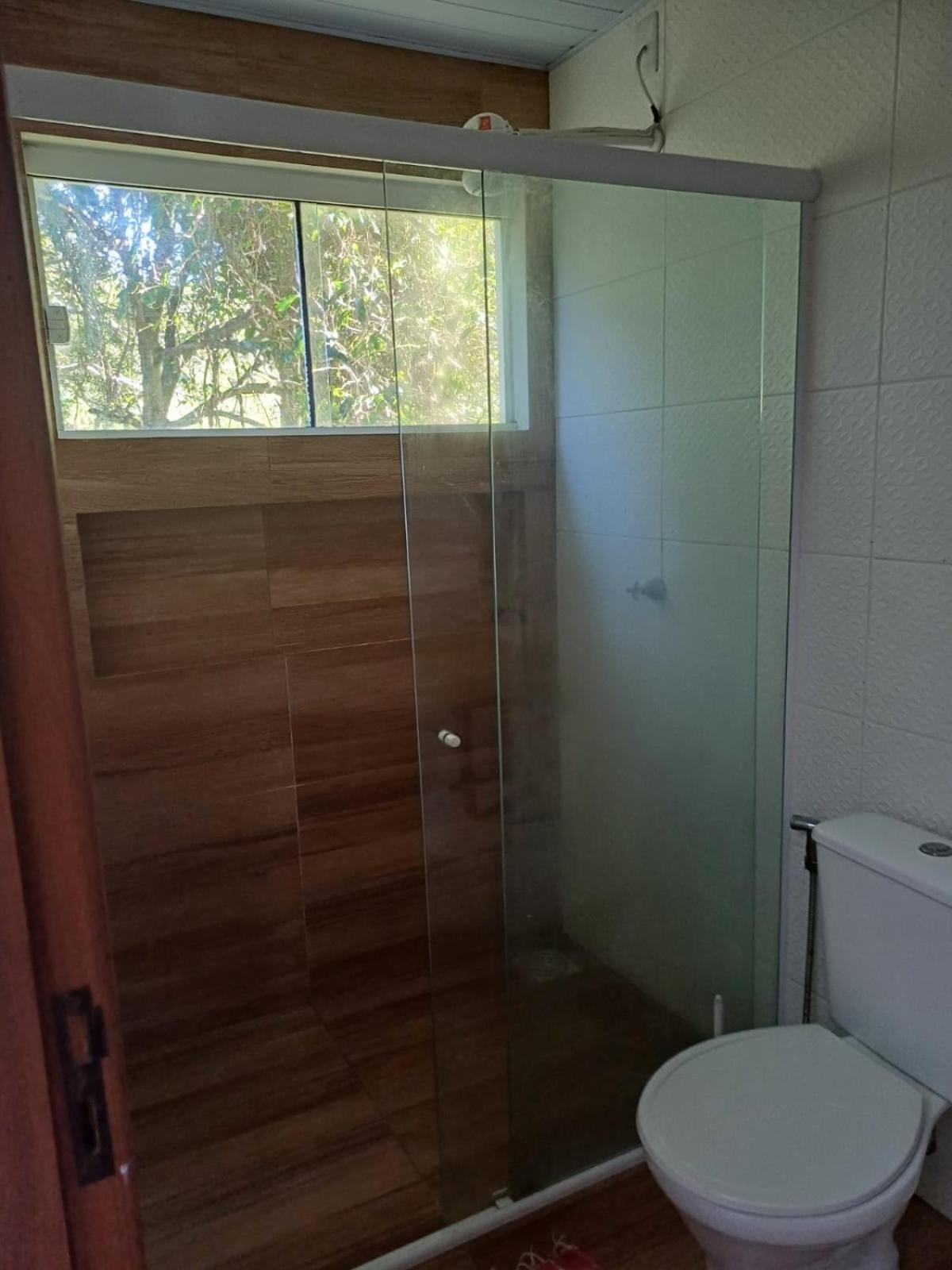 Lofty uso exclusivo, com três andares e terraço com vista para lagoa, geminado de fundos com entrada independente, na Barra da Lagoa, próximo ao canal!