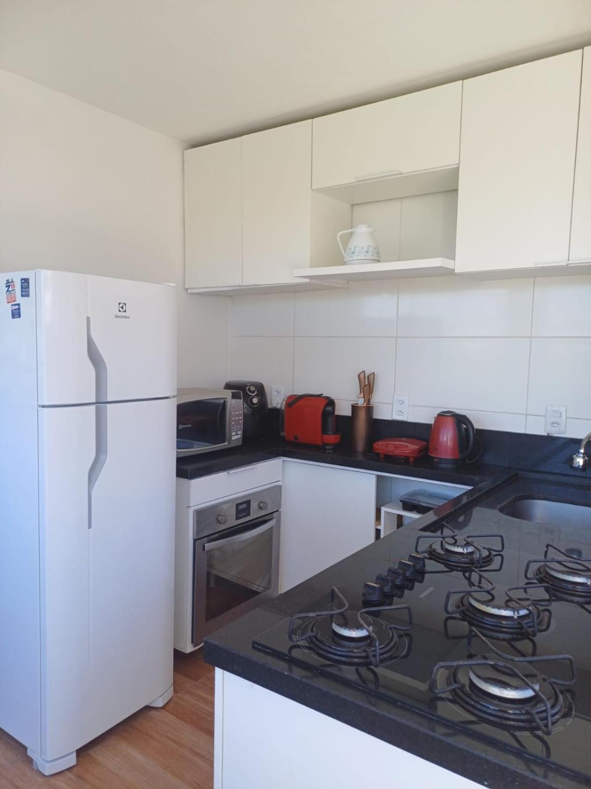 Lofty uso exclusivo, com três andares e terraço com vista para lagoa, geminado de fundos com entrada independente, na Barra da Lagoa, próximo ao canal!
