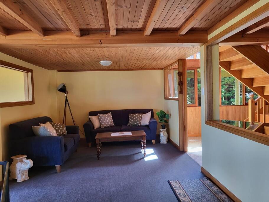 Mt Elephant Bush Retreat - Gray