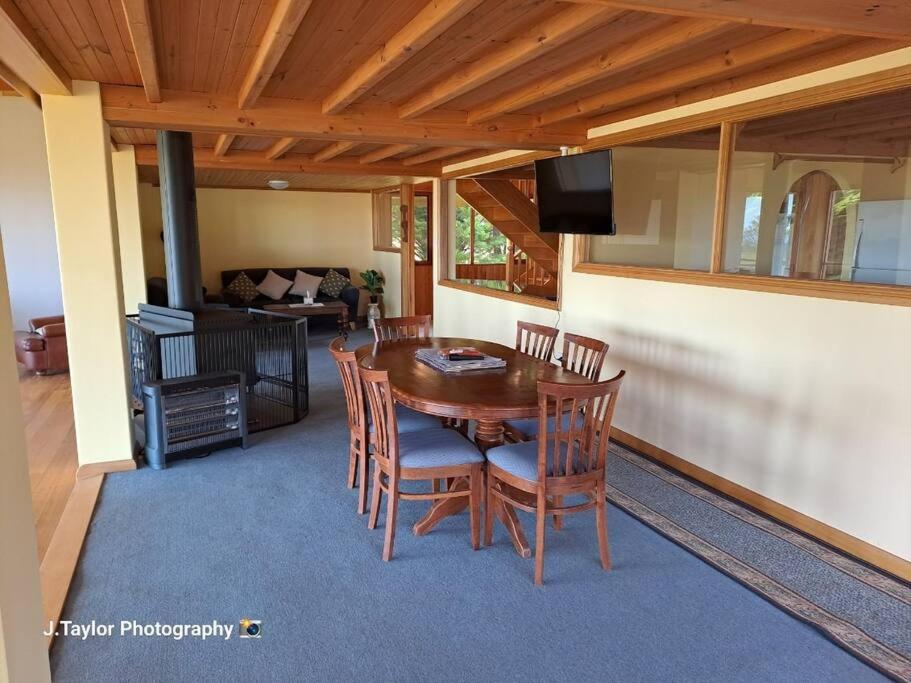 Mt Elephant Bush Retreat - Gray