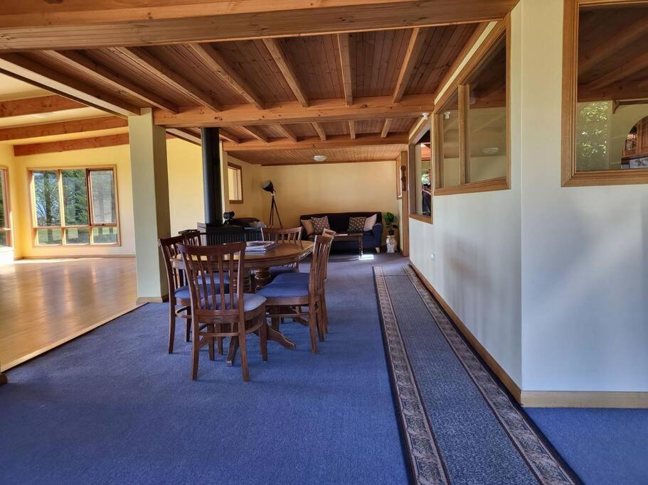Mt Elephant Bush Retreat - Gray