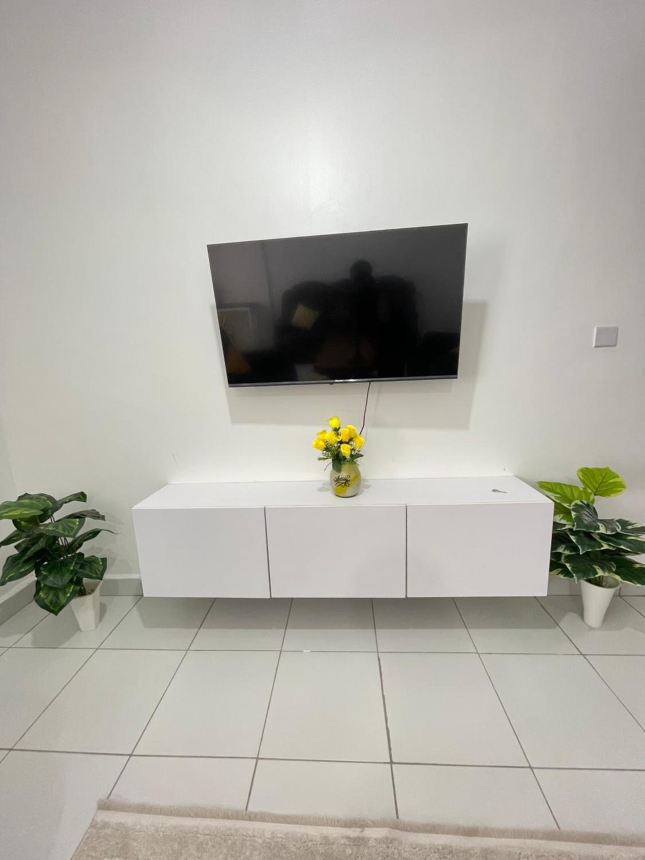 Two-Bedroom Apartment Near JKIA & SGR Free Parking & Wi-Fi By Irene view 4