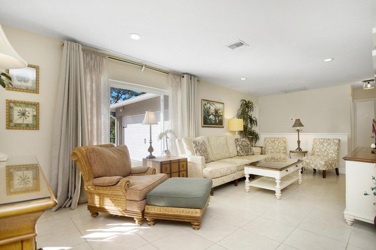 Boutique Bliss at Vanderbilt Beach Outdoor Gazebo, photo 23