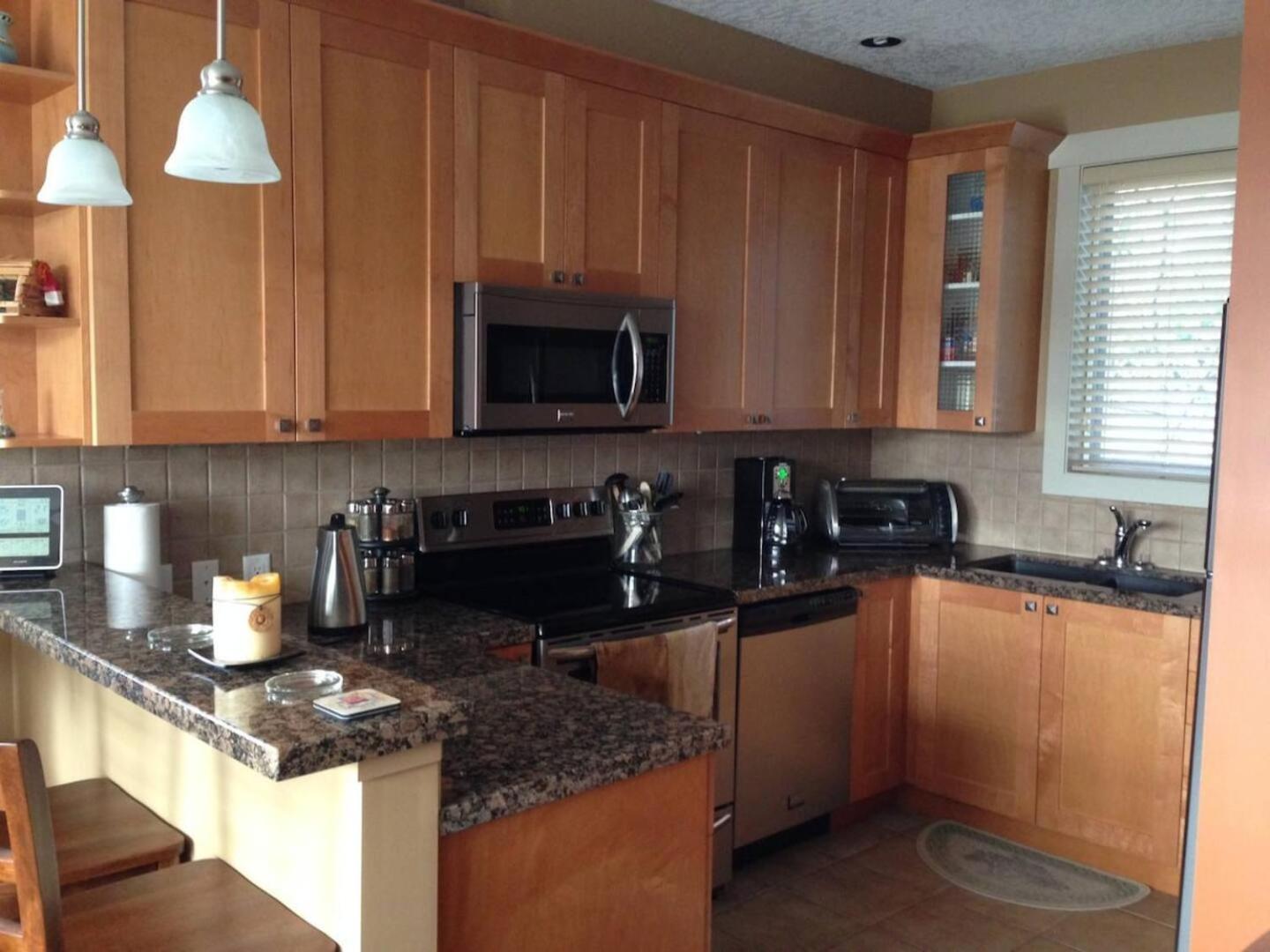 Sooke Vacations - Upscale Sooke Vacation Rental - Property Image 2