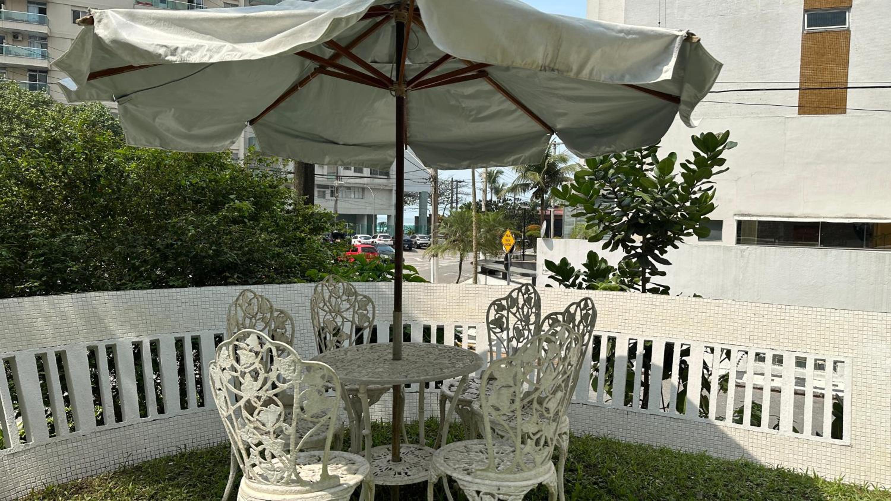 Apartamento Pintangueiras - Pé na Areia com Serviço de Praia