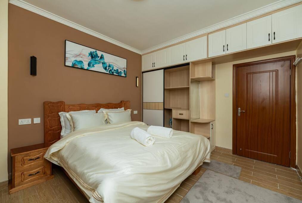 Exquisite 1Bed with Free Parking Gym and Pool view 4