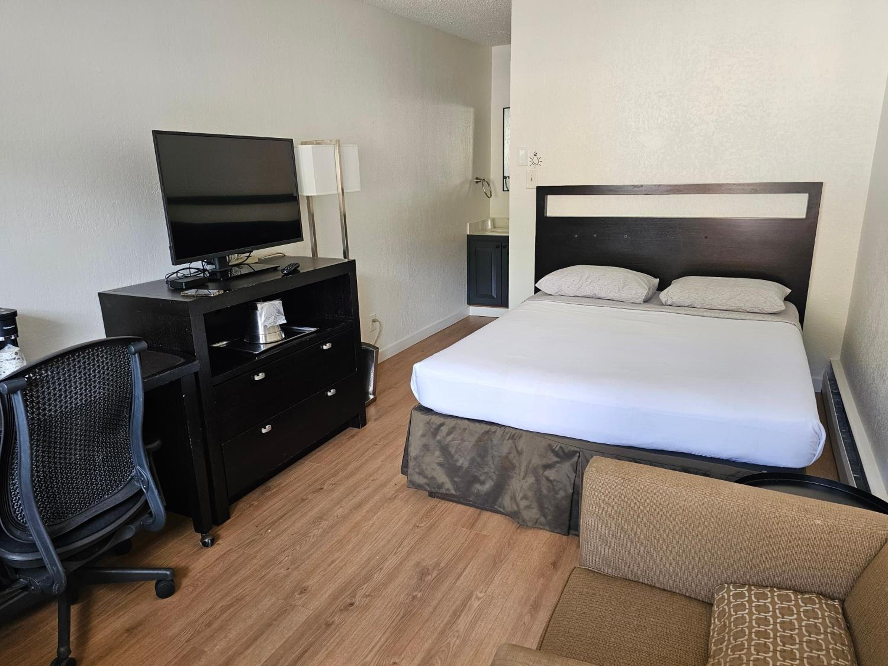 HH Motor Lodge - Property Image 27