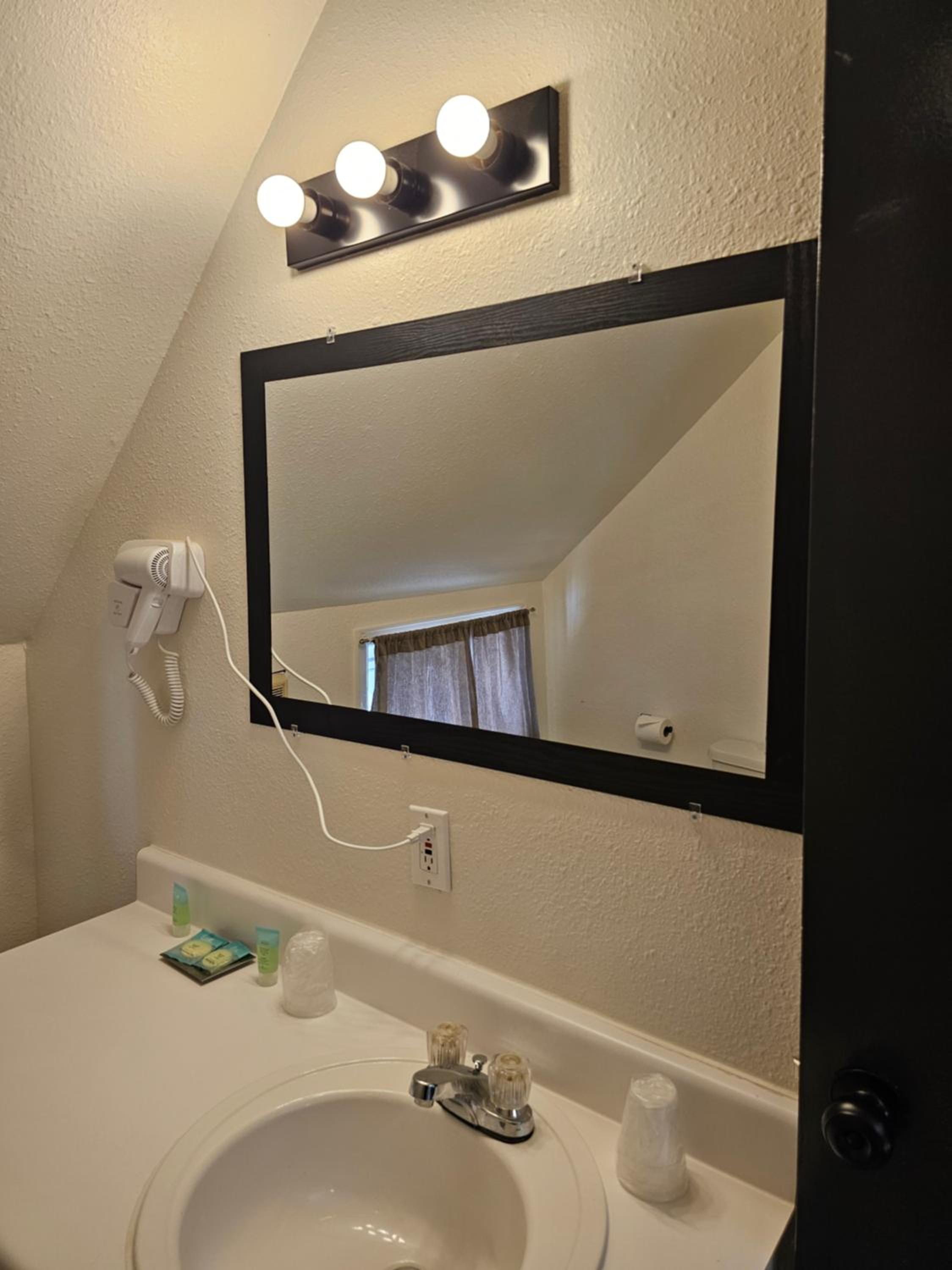 HH Motor Lodge - Property Image 18