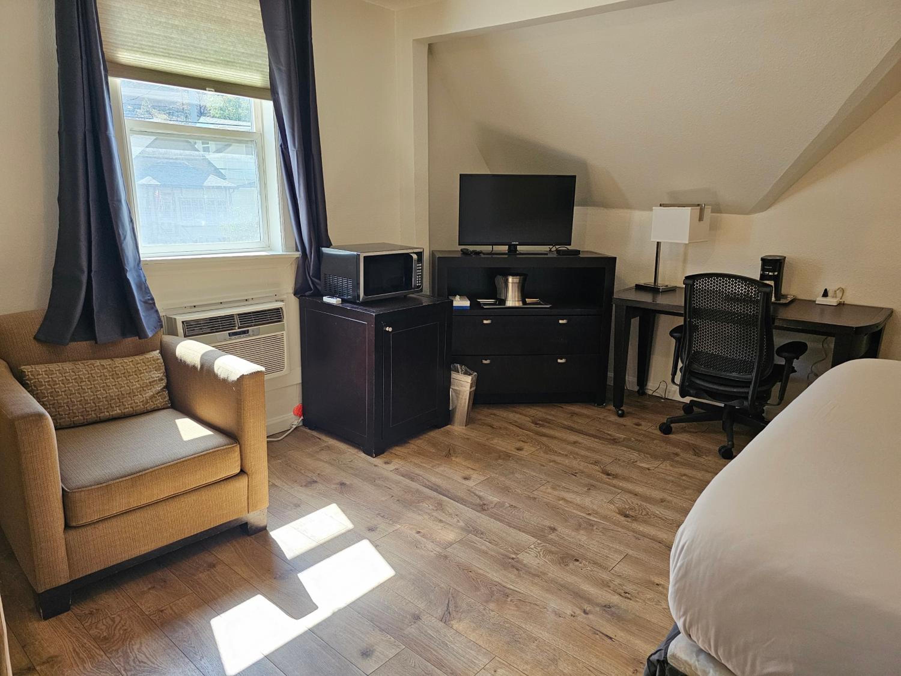 HH Motor Lodge - Property Image 22
