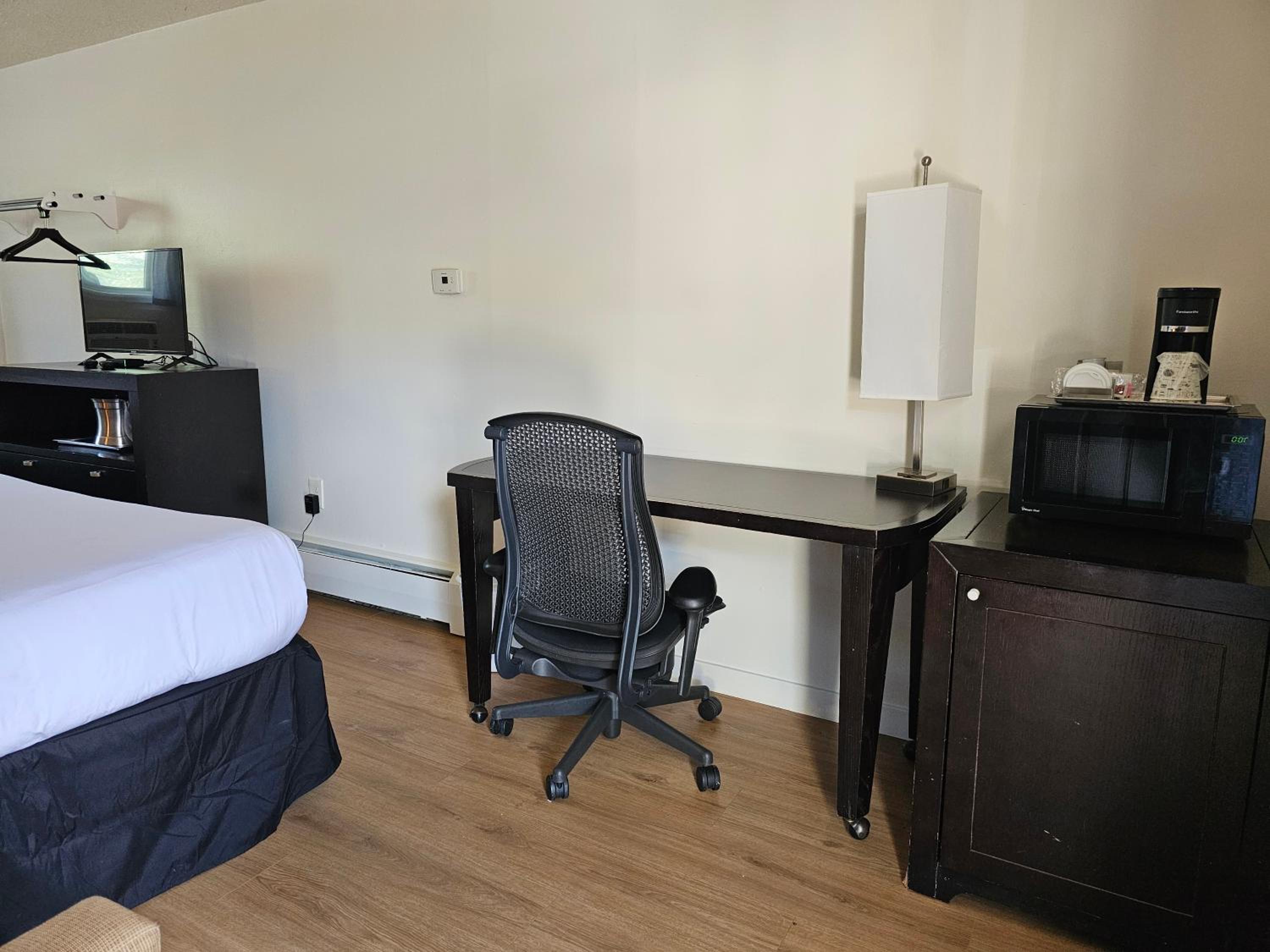 HH Motor Lodge - Property Image 17