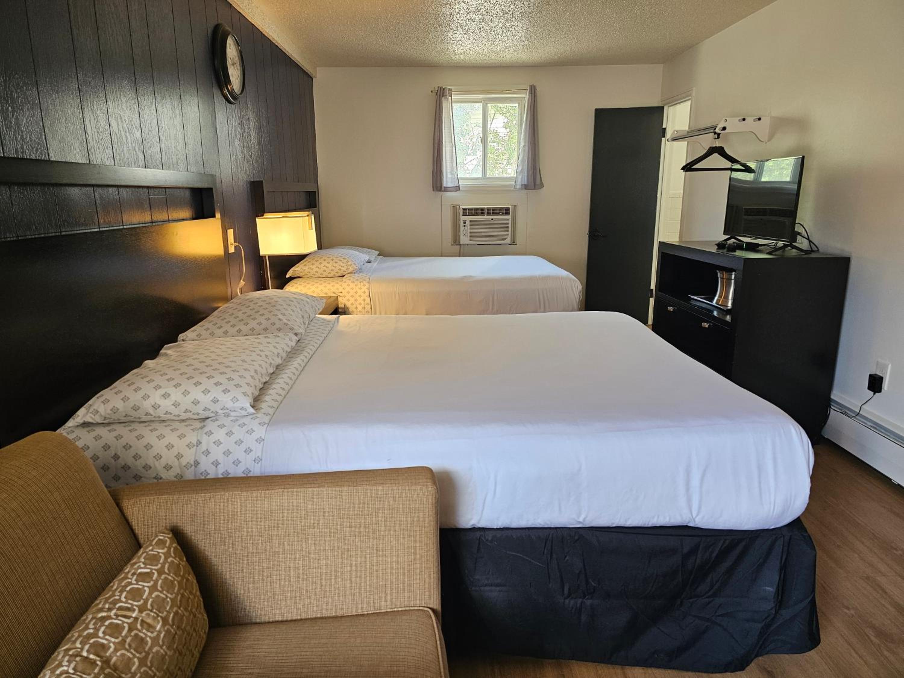 HH Motor Lodge - Property Image 1