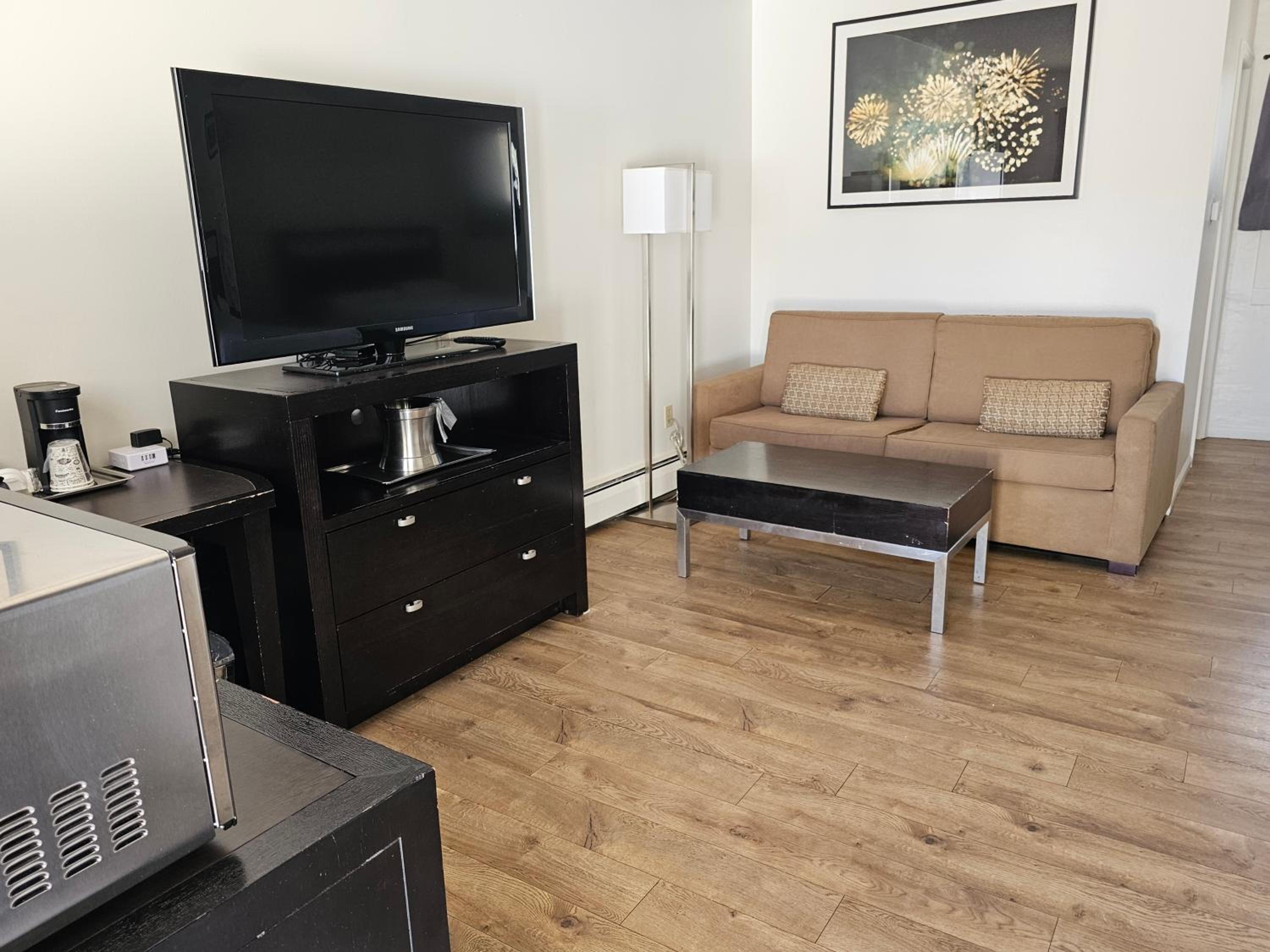 HH Motor Lodge - Property Image 14