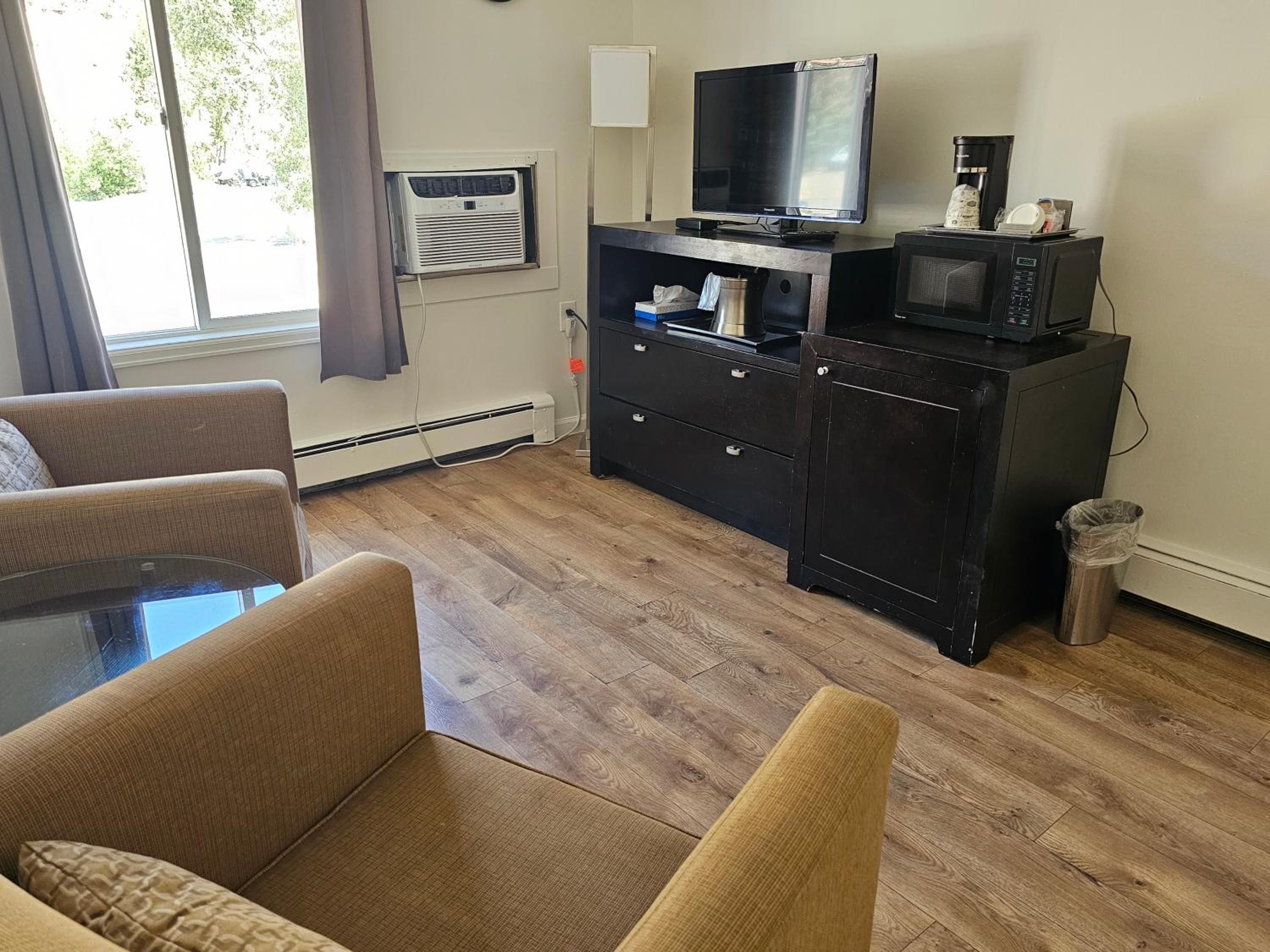 HH Motor Lodge - Property Image 13