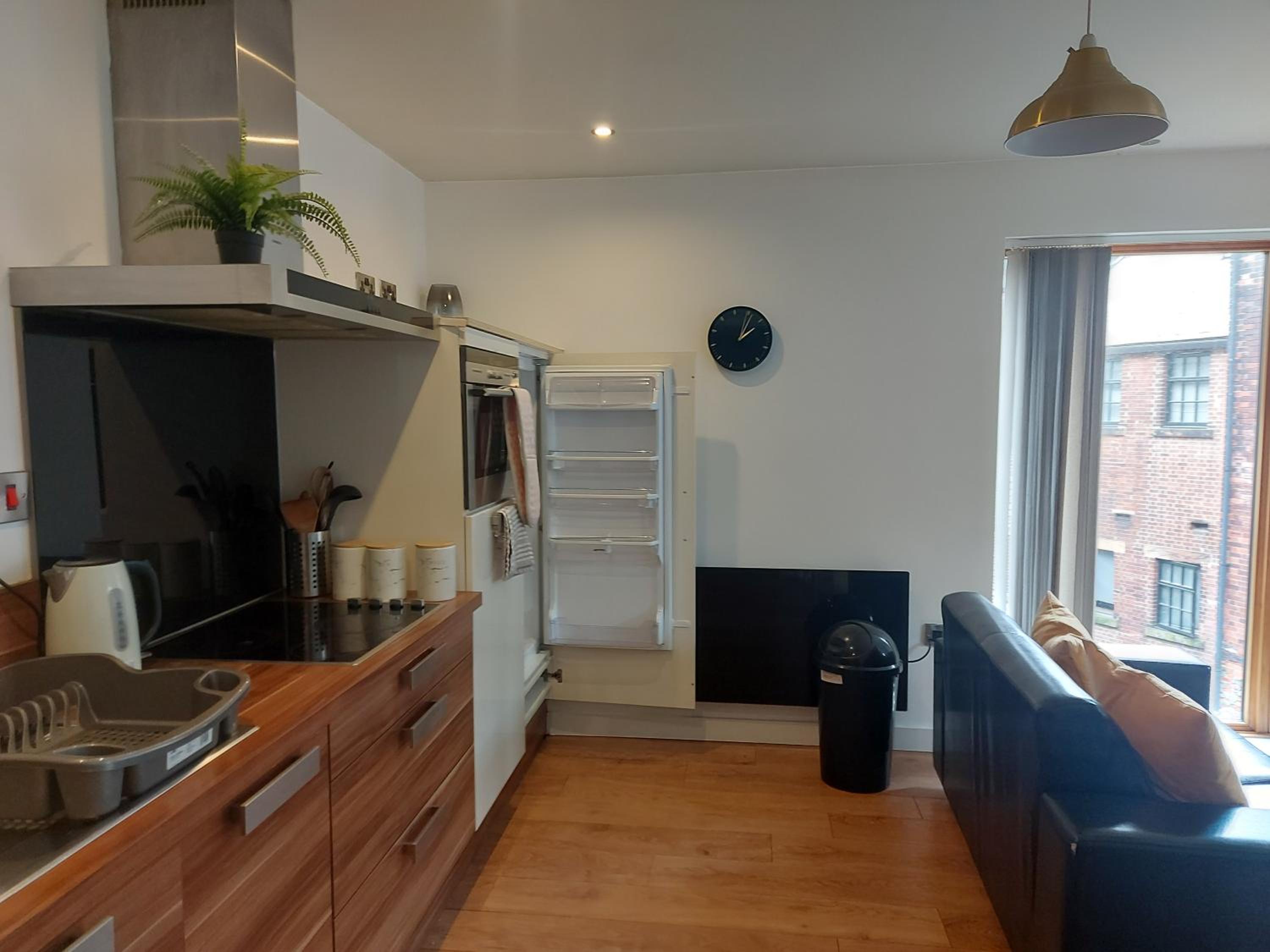 Spacious 2-bedroom apartment near Ponds Forge, Crucible Theatre and Sheffield Universities view 5