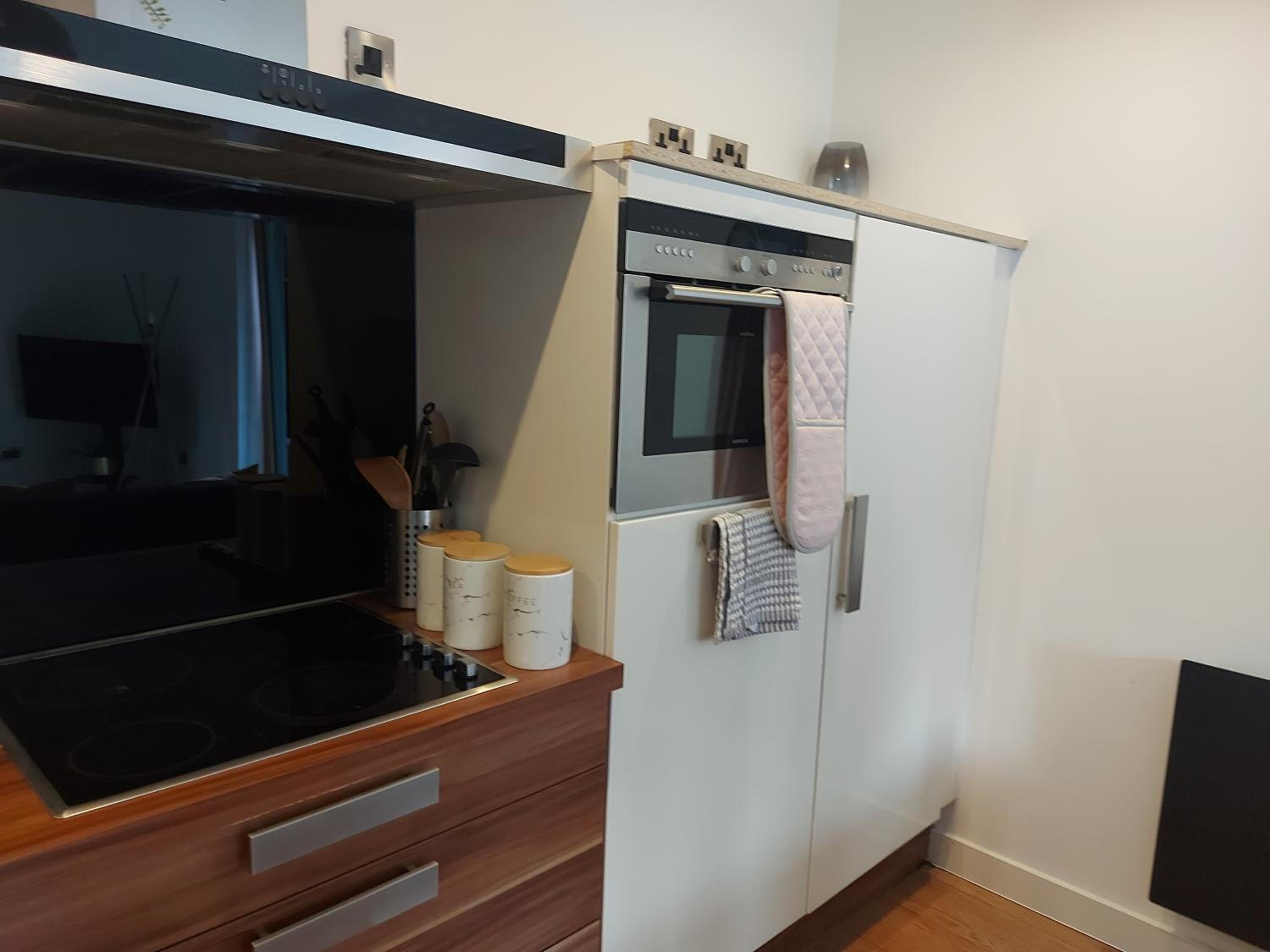 Spacious 2-bedroom apartment near Ponds Forge, Crucible Theatre and Sheffield Universities view 4