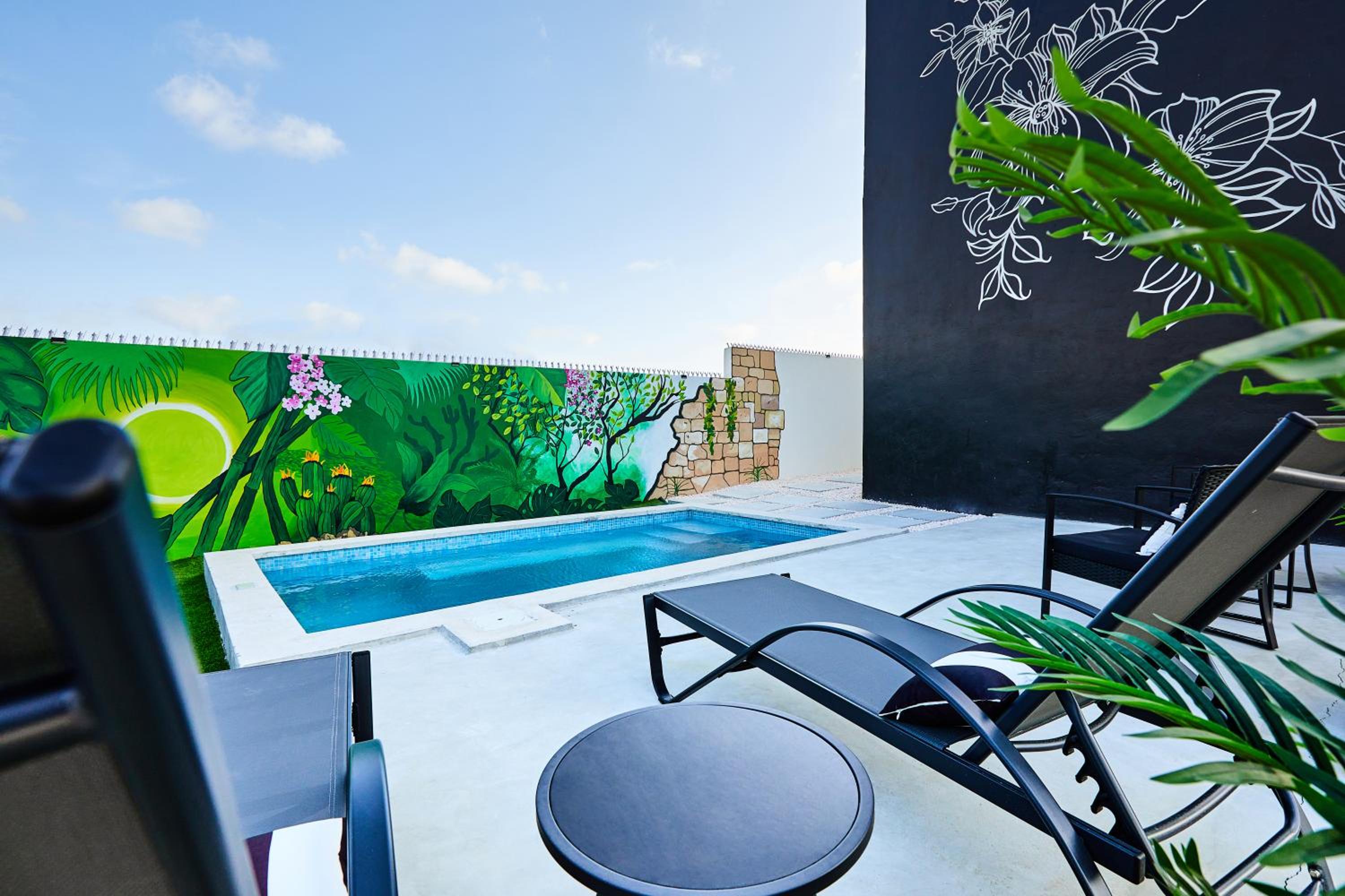 Central 2BR Apartment-10 Min Walk to Mambo Beach