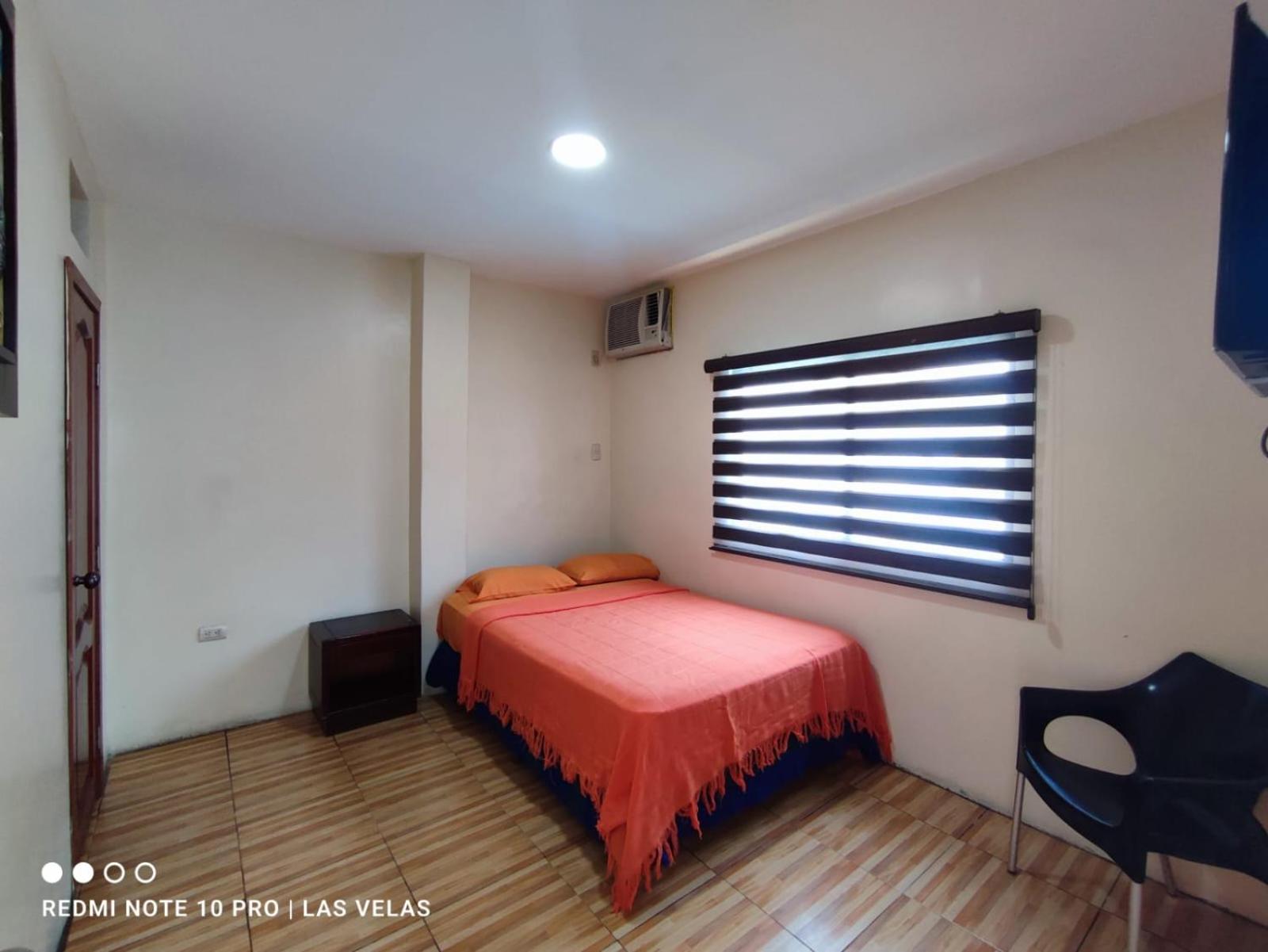 hostal confortable con piscina
