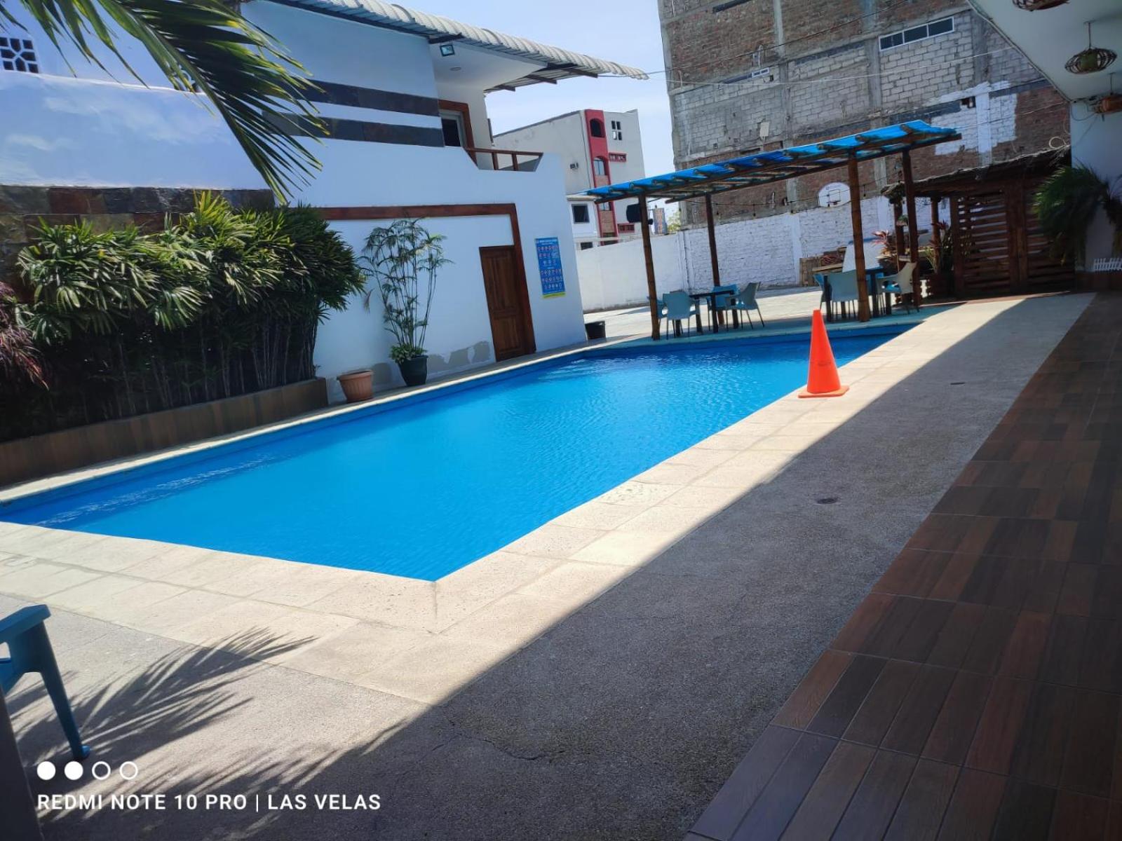 hostal confortable con piscina