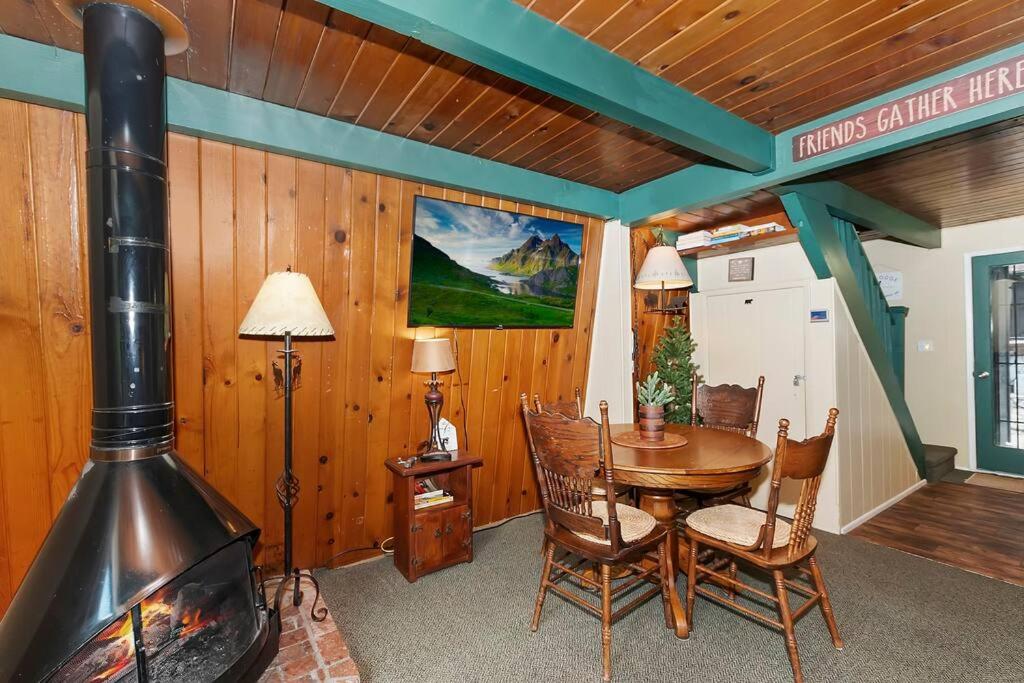 Black Cedar Bungalow