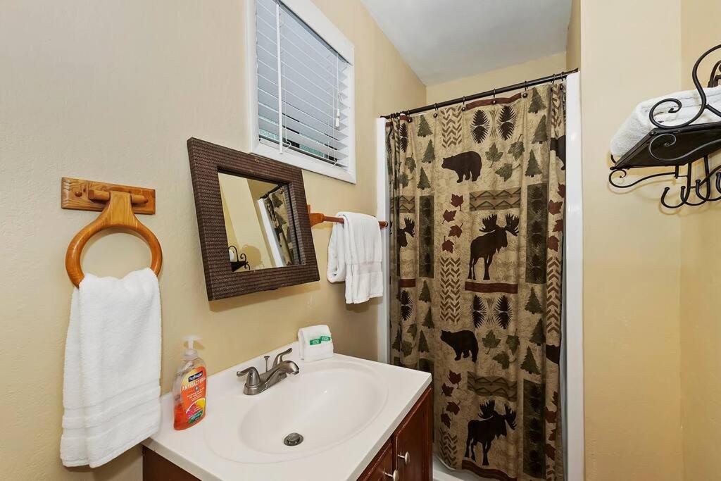 Black Cedar Bungalow
