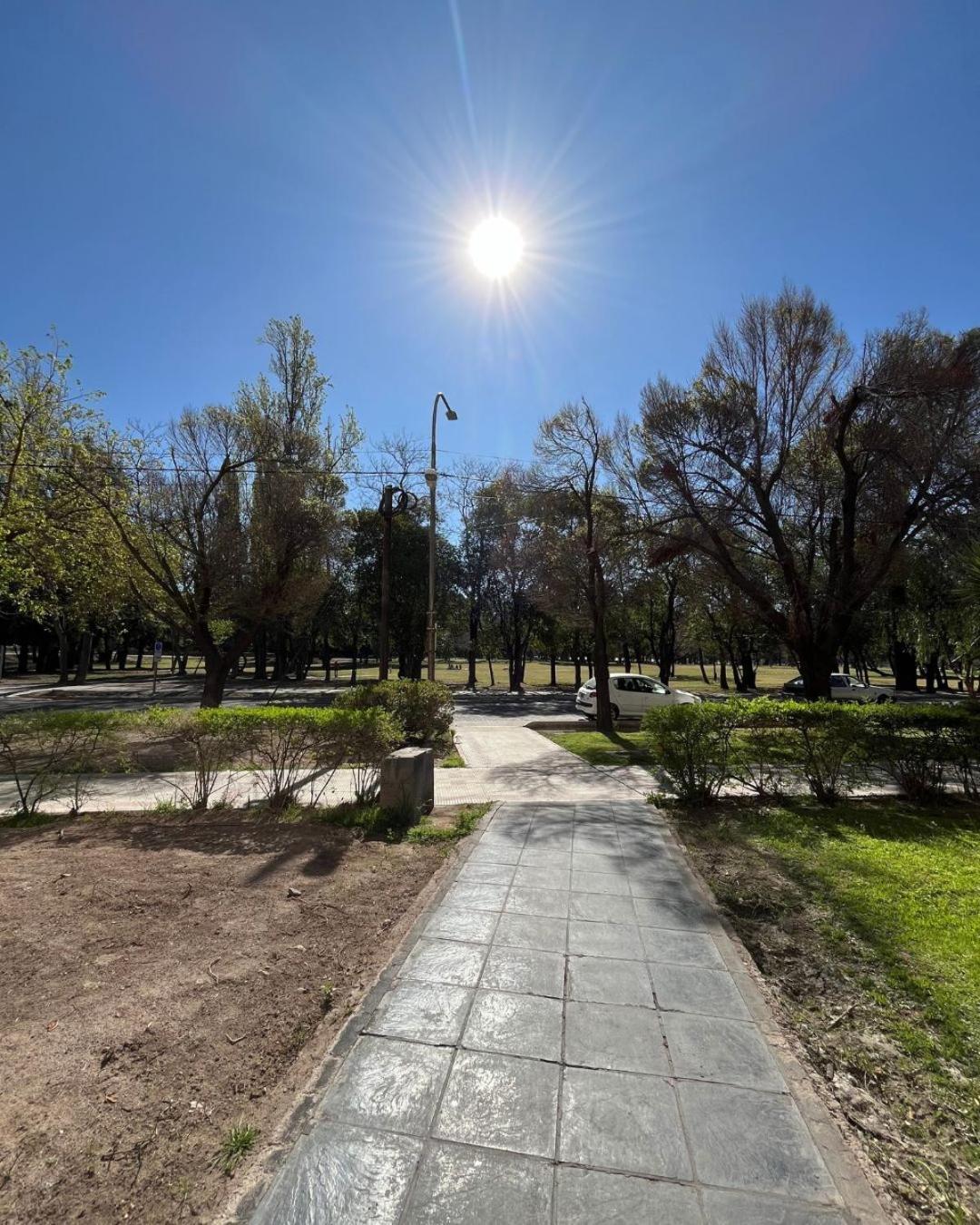 Frente al Parque San Martin