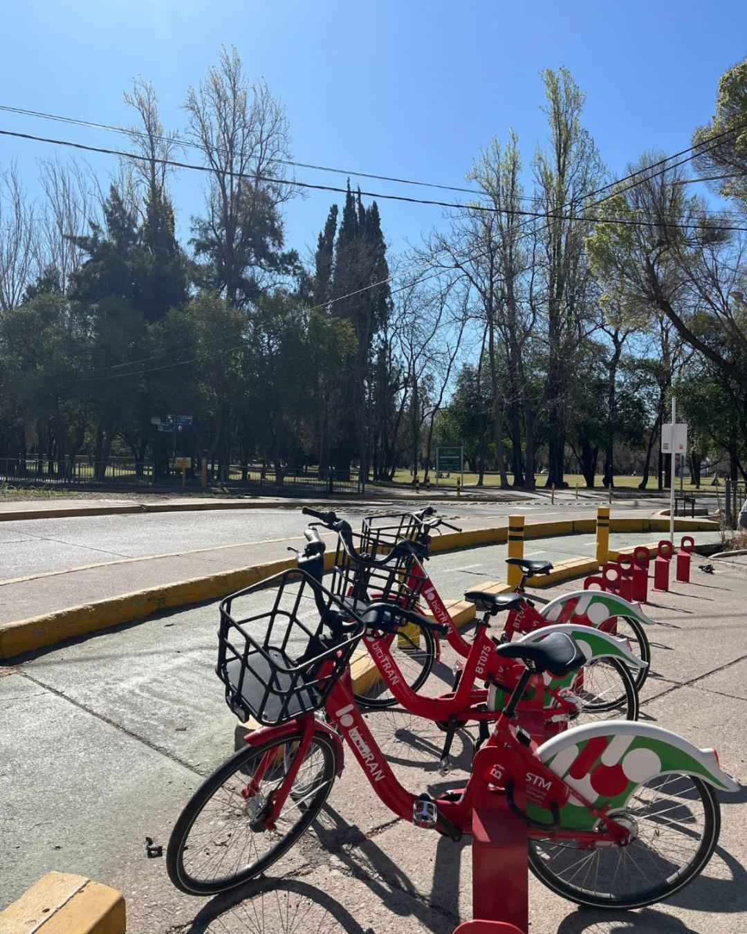 Frente al Parque San Martin