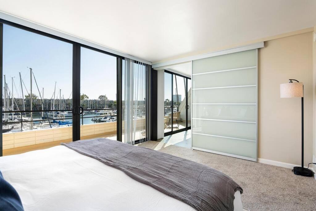 Waterfront Marina View 1600sqf Pool Top Floor