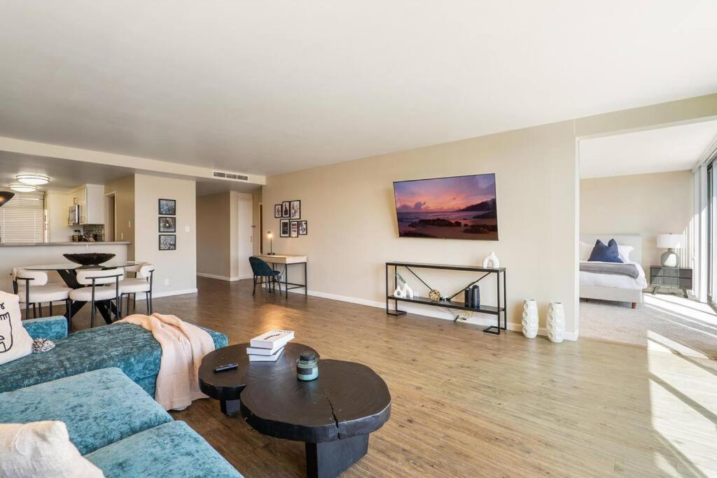 Waterfront Marina View 1600sqf Pool Top Floor