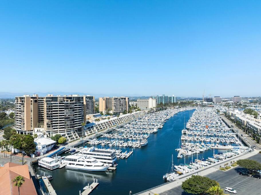 Waterfront Marina View 1600sqf Pool Top Floor