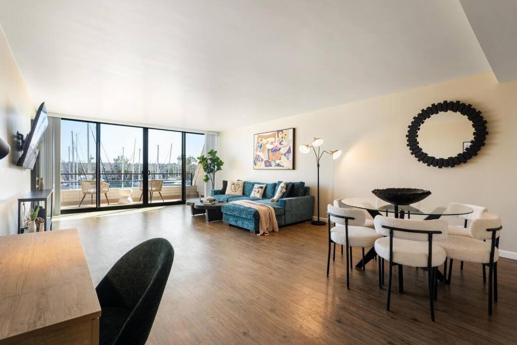 Waterfront Marina View 1600sqf Pool Top Floor