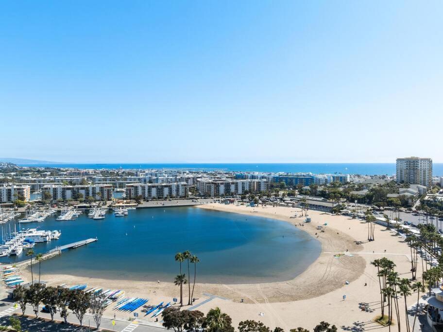 Waterfront Marina View 1600sqf Pool Top Floor