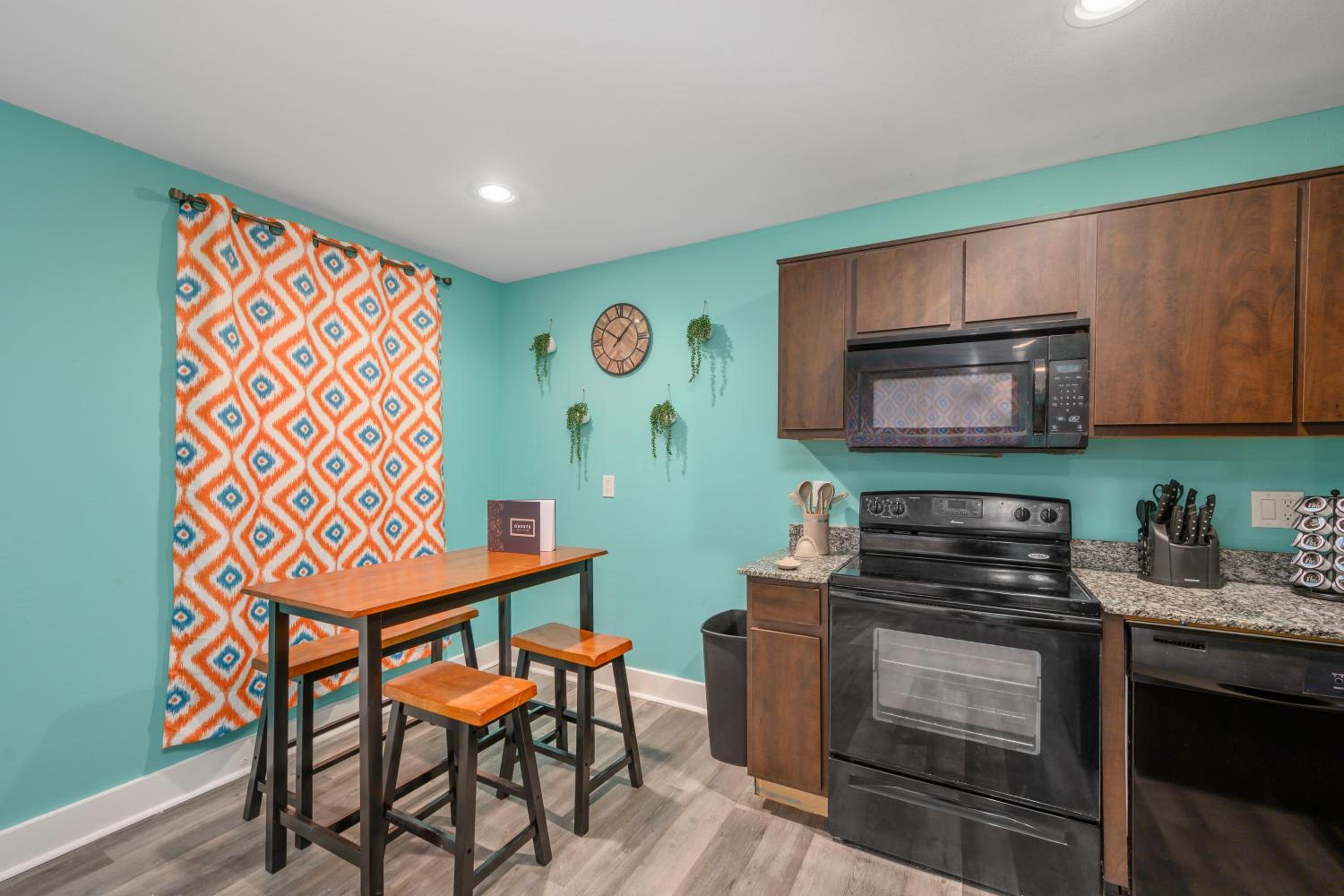 Convenient 1BR Unit Close to Shopping & Dining view 2