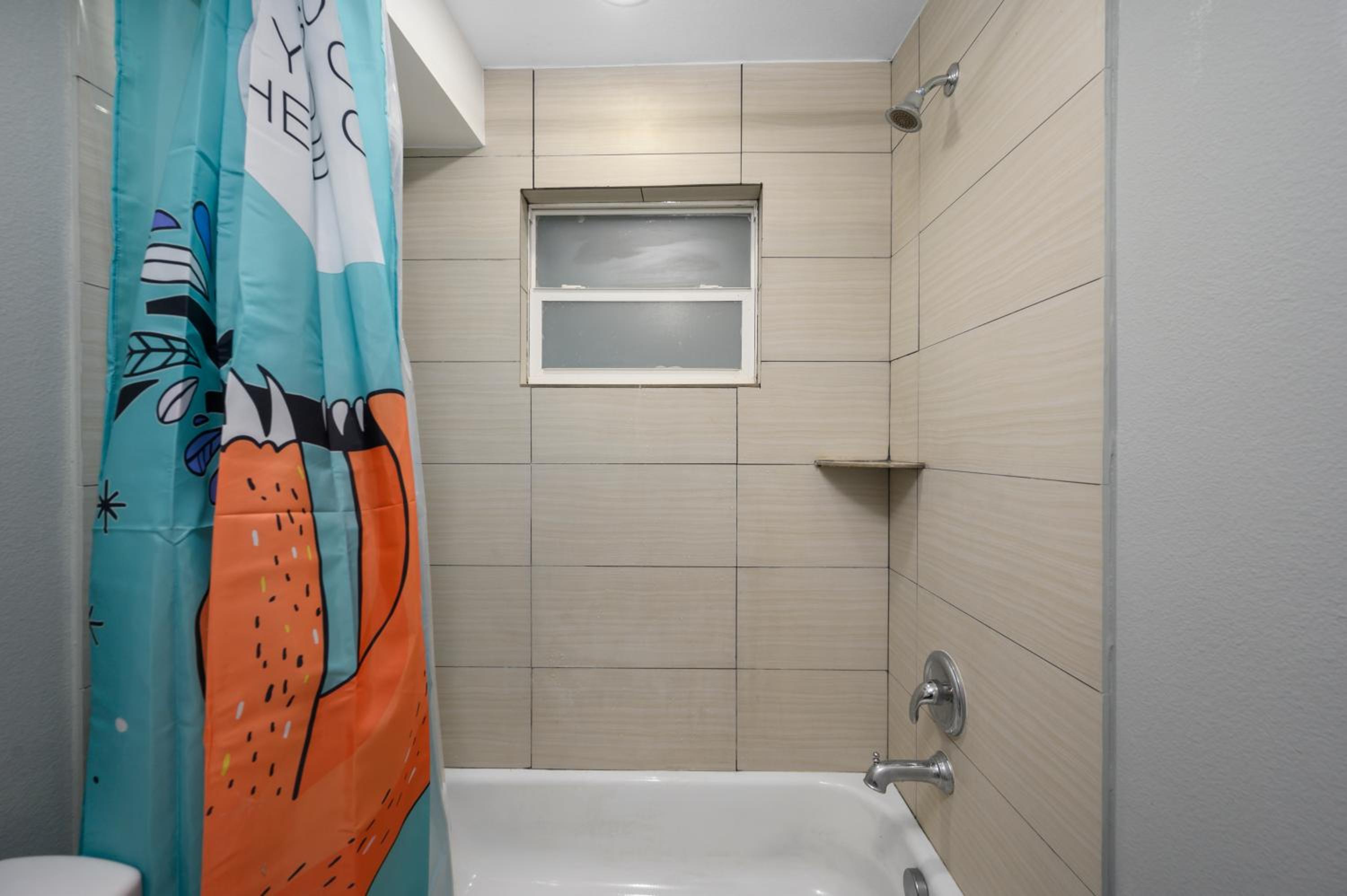 Convenient 1BR Unit Close to Shopping & Dining view 3