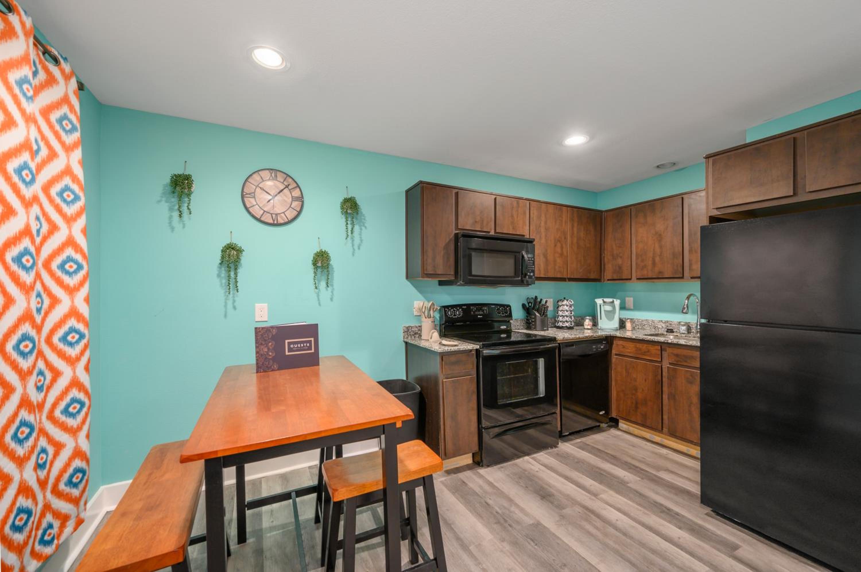 Convenient 1BR Unit Close to Shopping & Dining view 5