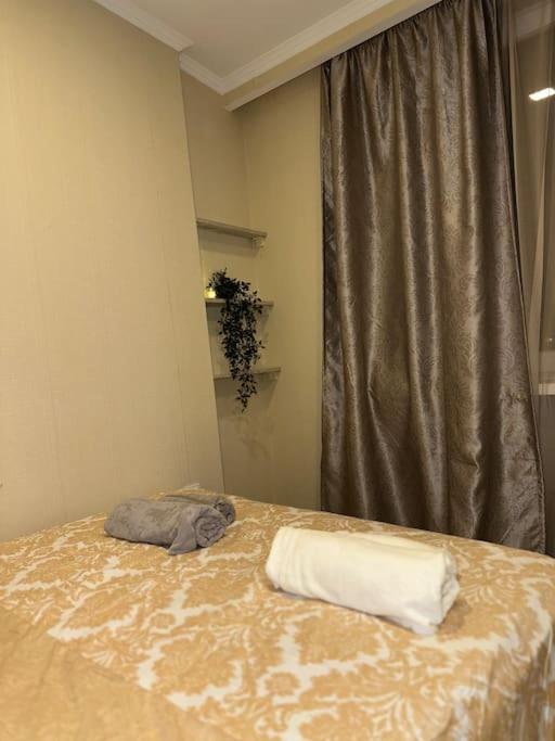 Convenient City Stay Near Metro view 3