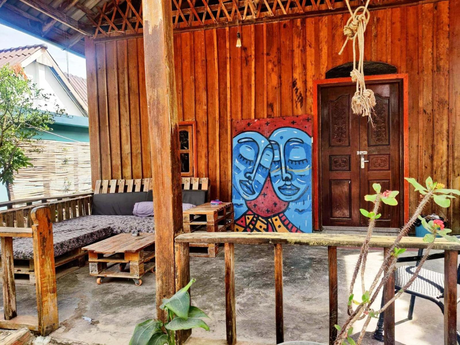 Dragonfly Guesthouse M'Pai Bay
