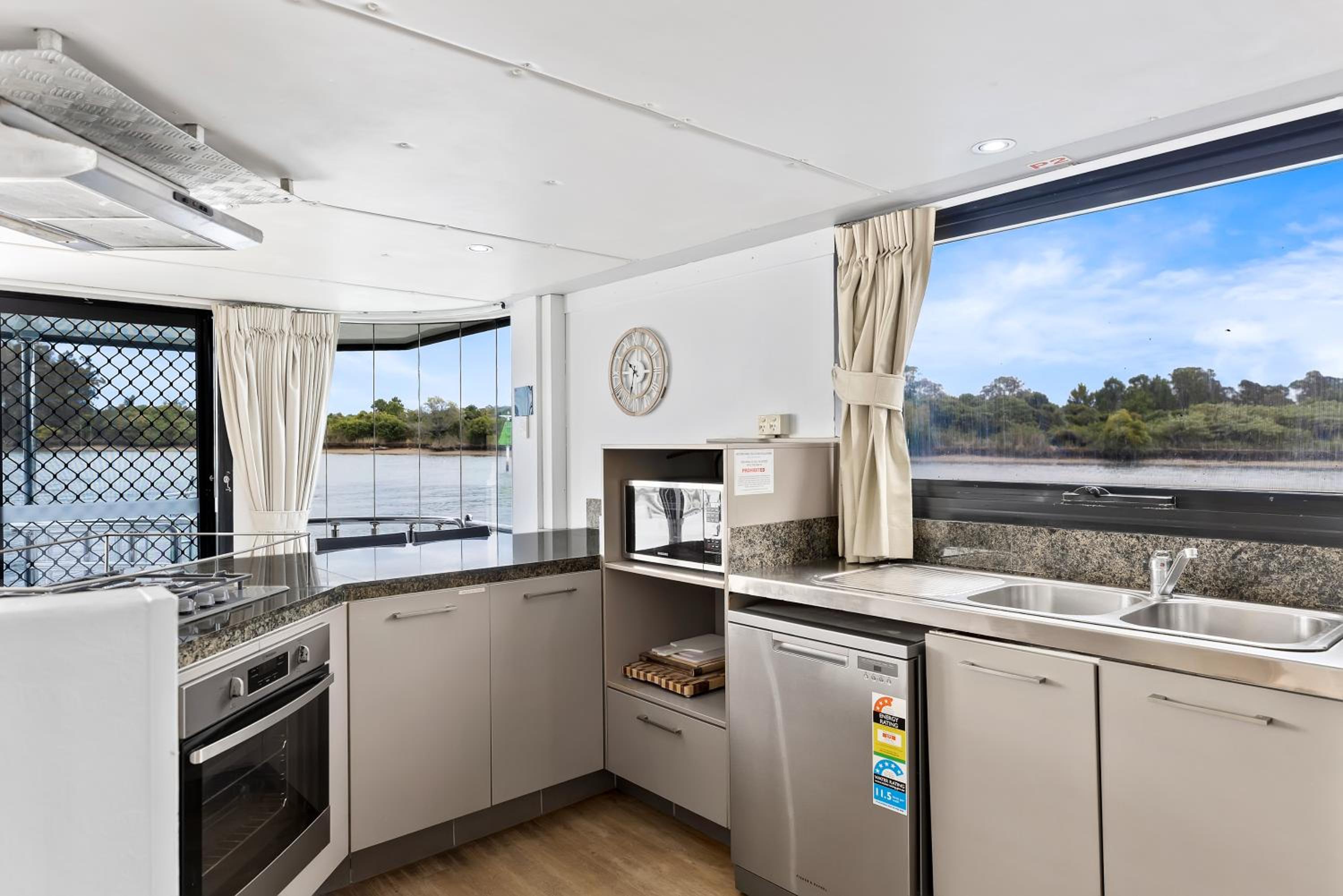 Coomera Houseboats