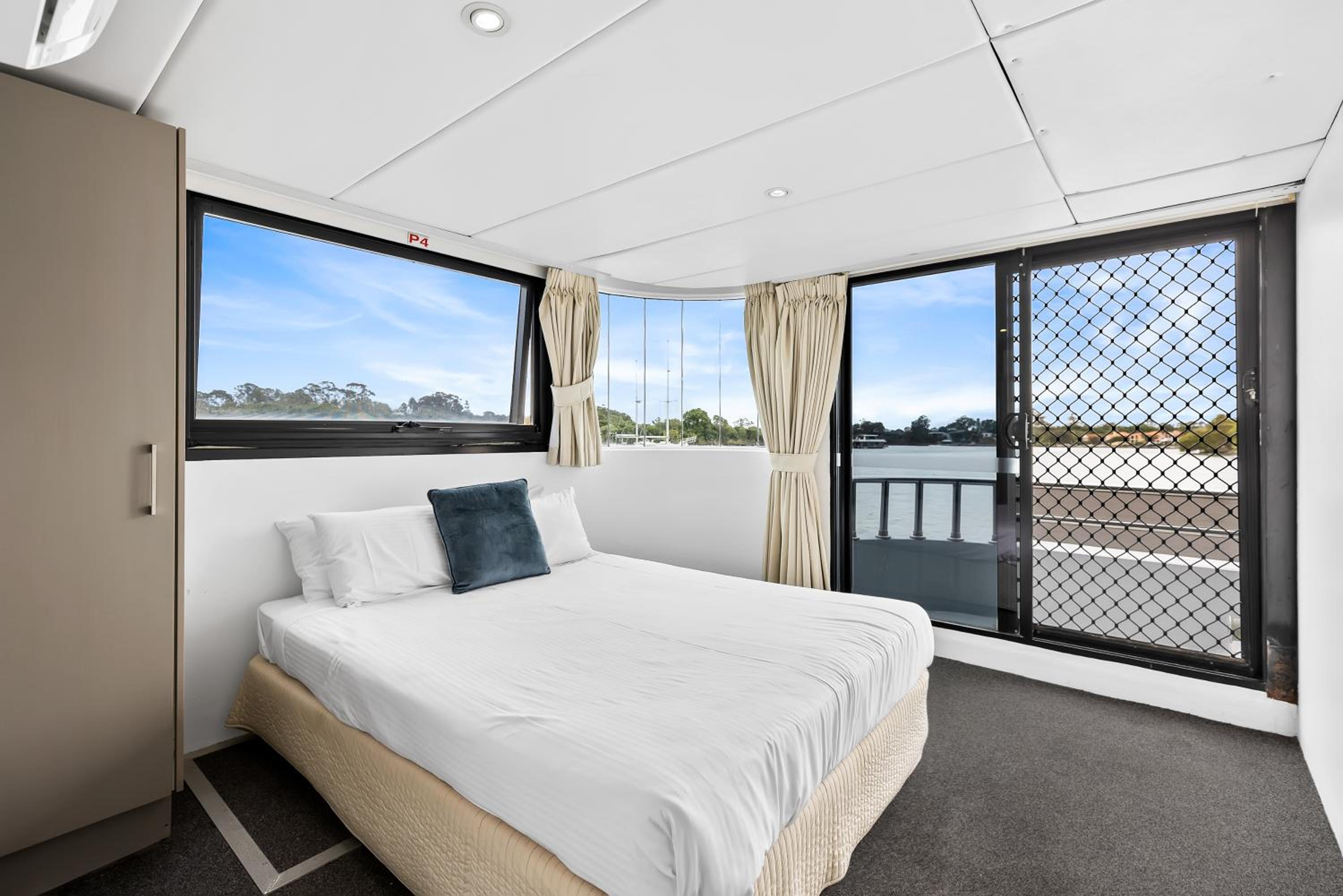 Coomera Houseboats