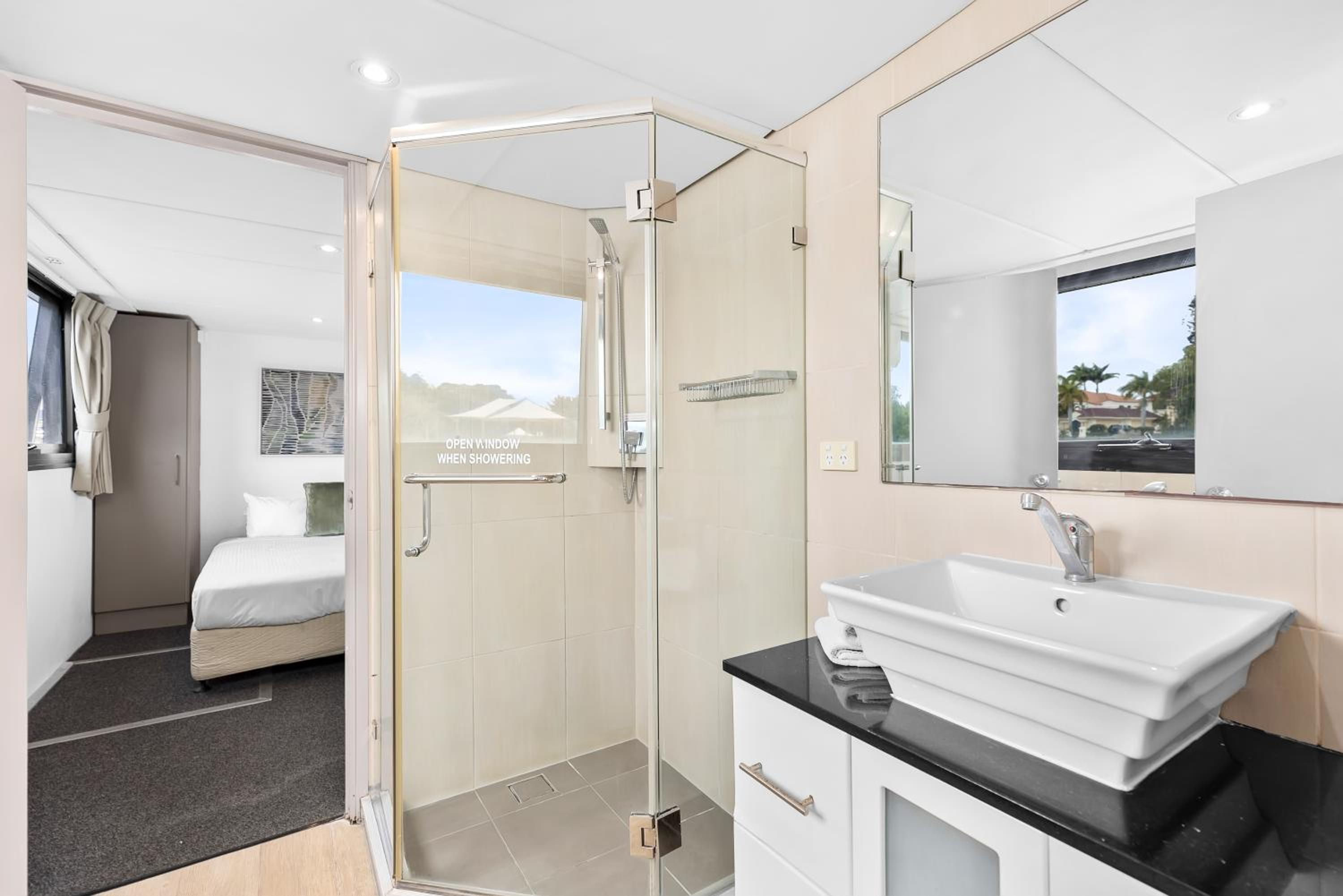 Coomera Houseboats