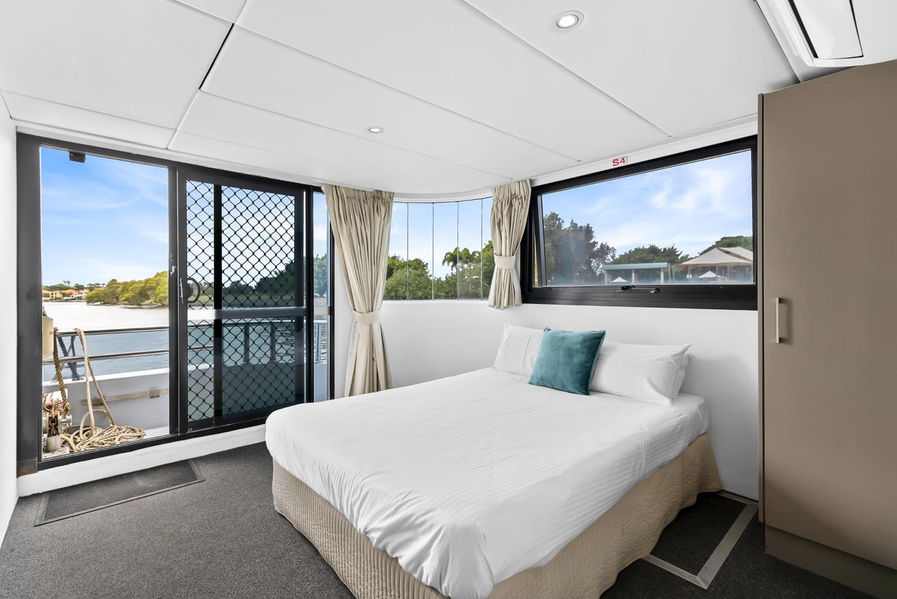 Coomera Houseboats