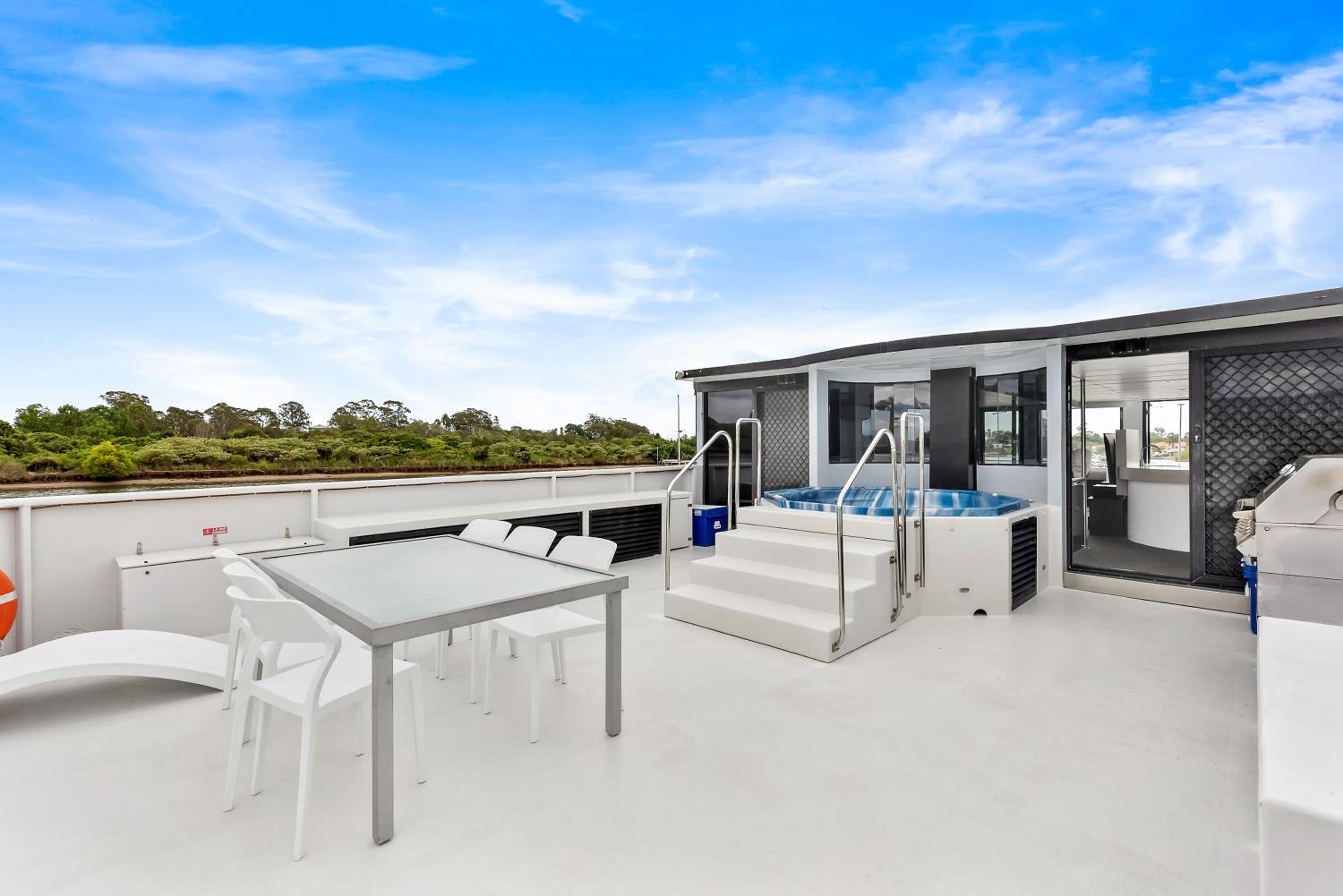 Coomera Houseboats