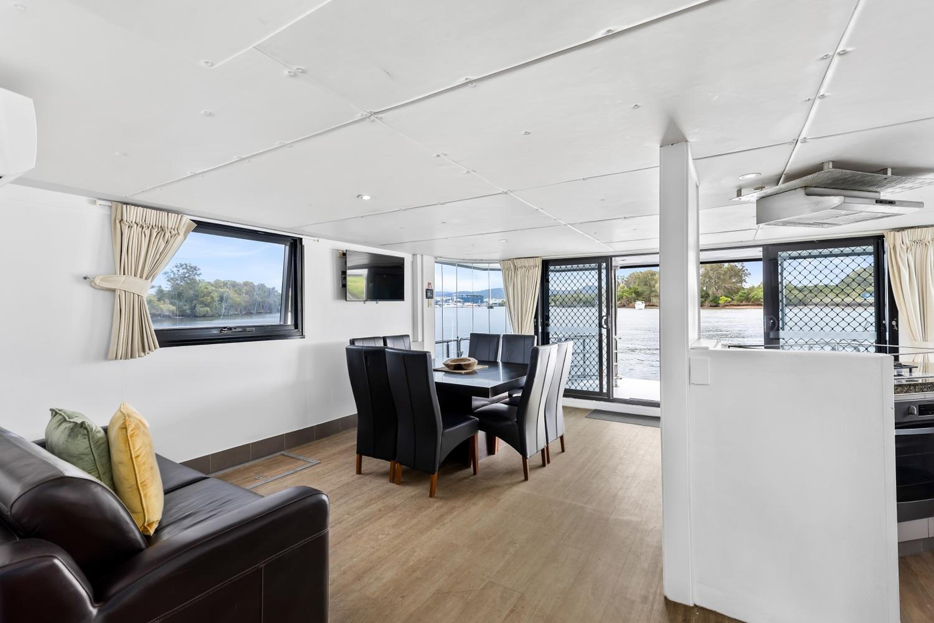 Coomera Houseboats
