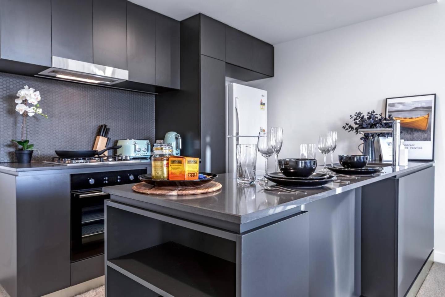 Brisbane Vacations - Modern APT in Toowong with Mountain View - Property Image 36