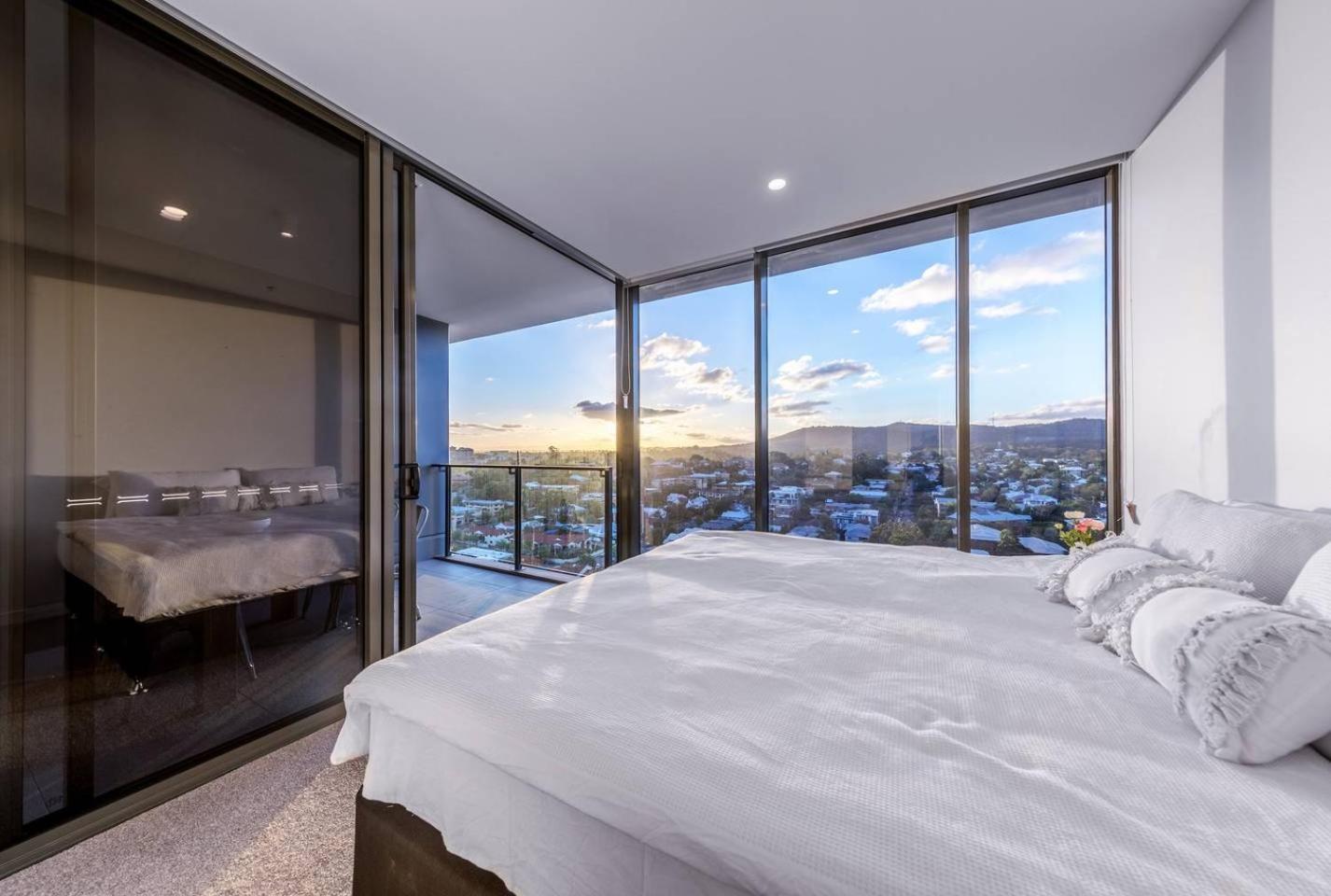 Brisbane Vacations - Modern APT in Toowong with Mountain View - Property Image 32