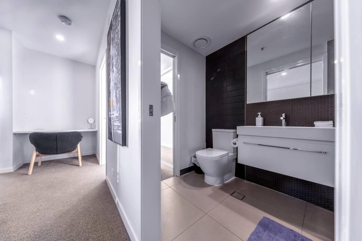 Brisbane Vacations - Modern APT in Toowong with Mountain View - Property Image 11