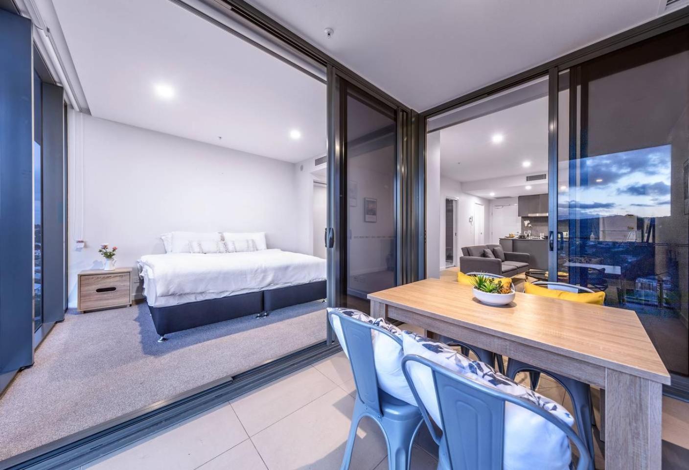 Brisbane Vacations - Modern APT in Toowong with Mountain View - Property Image 2